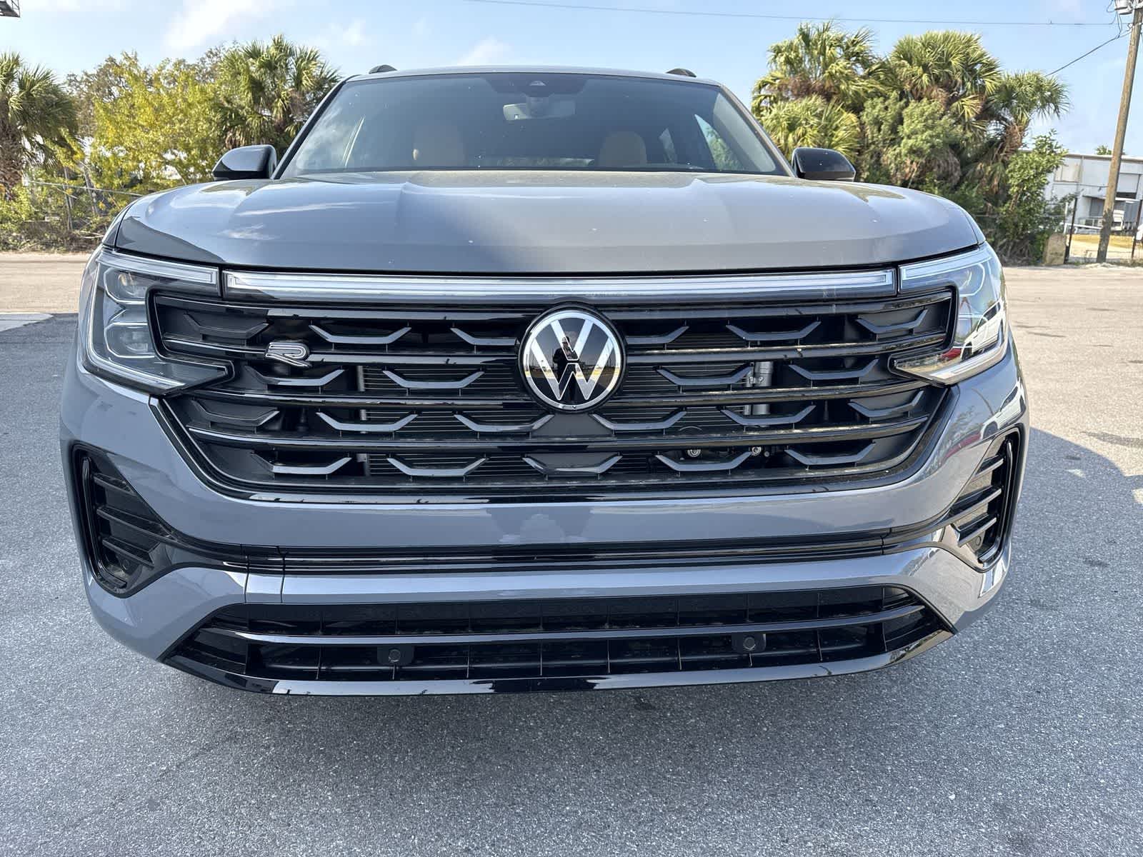 2026 Volkswagen Atlas Cross Sport 2.0T SEL R-Line Negro
