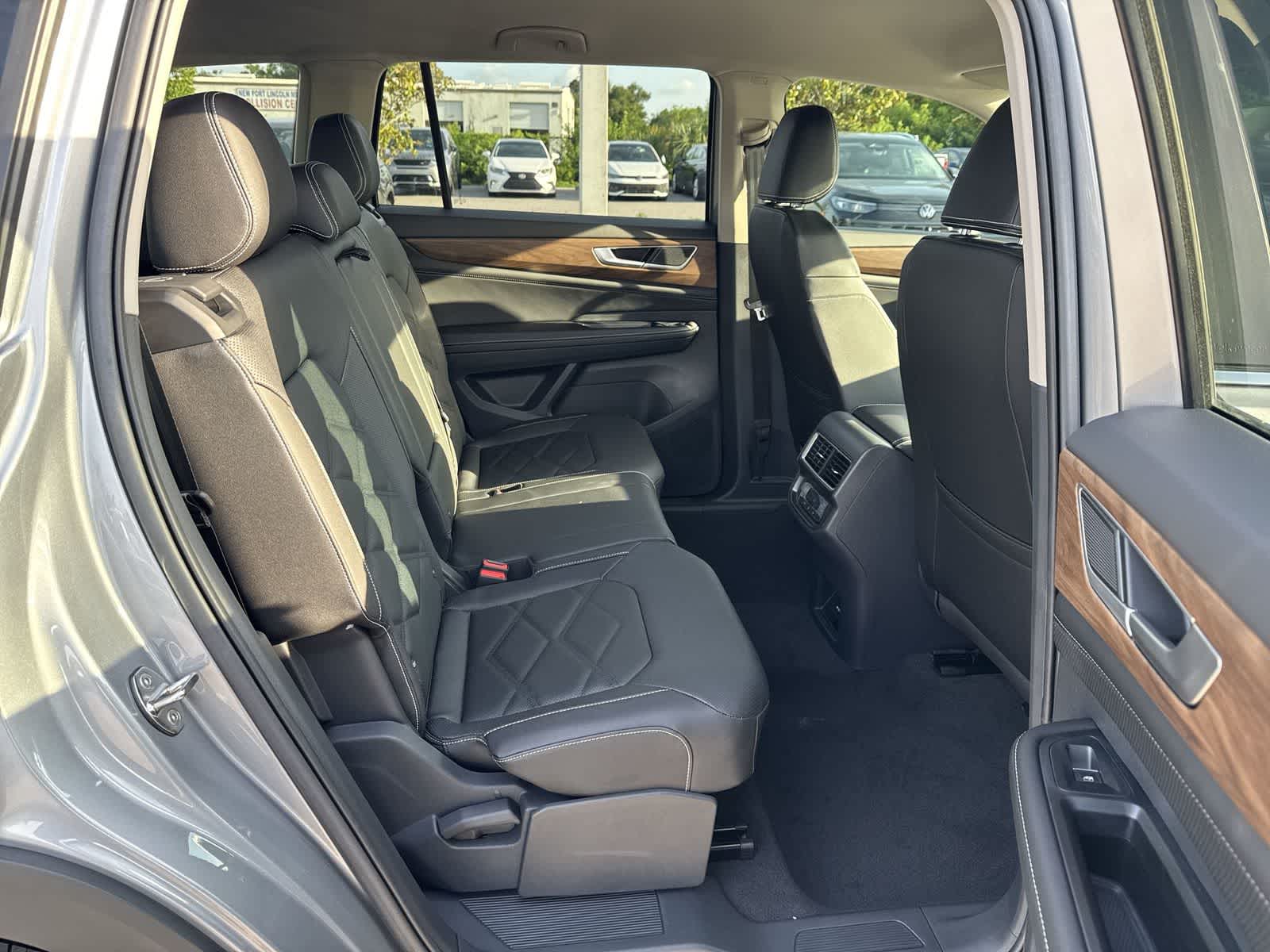2026 Volkswagen Atlas 2.0T SE