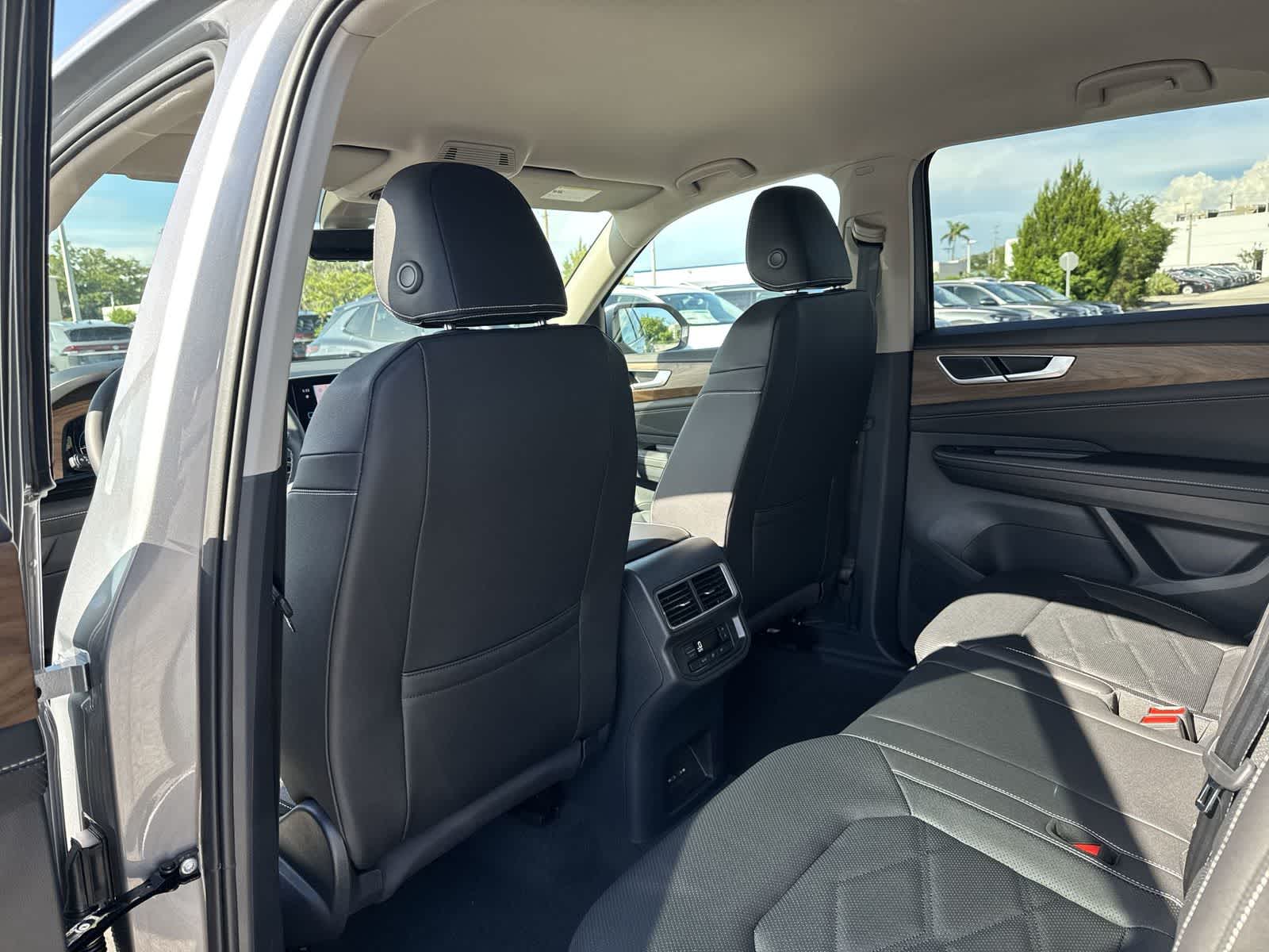 2026 Volkswagen Atlas 2.0T SE