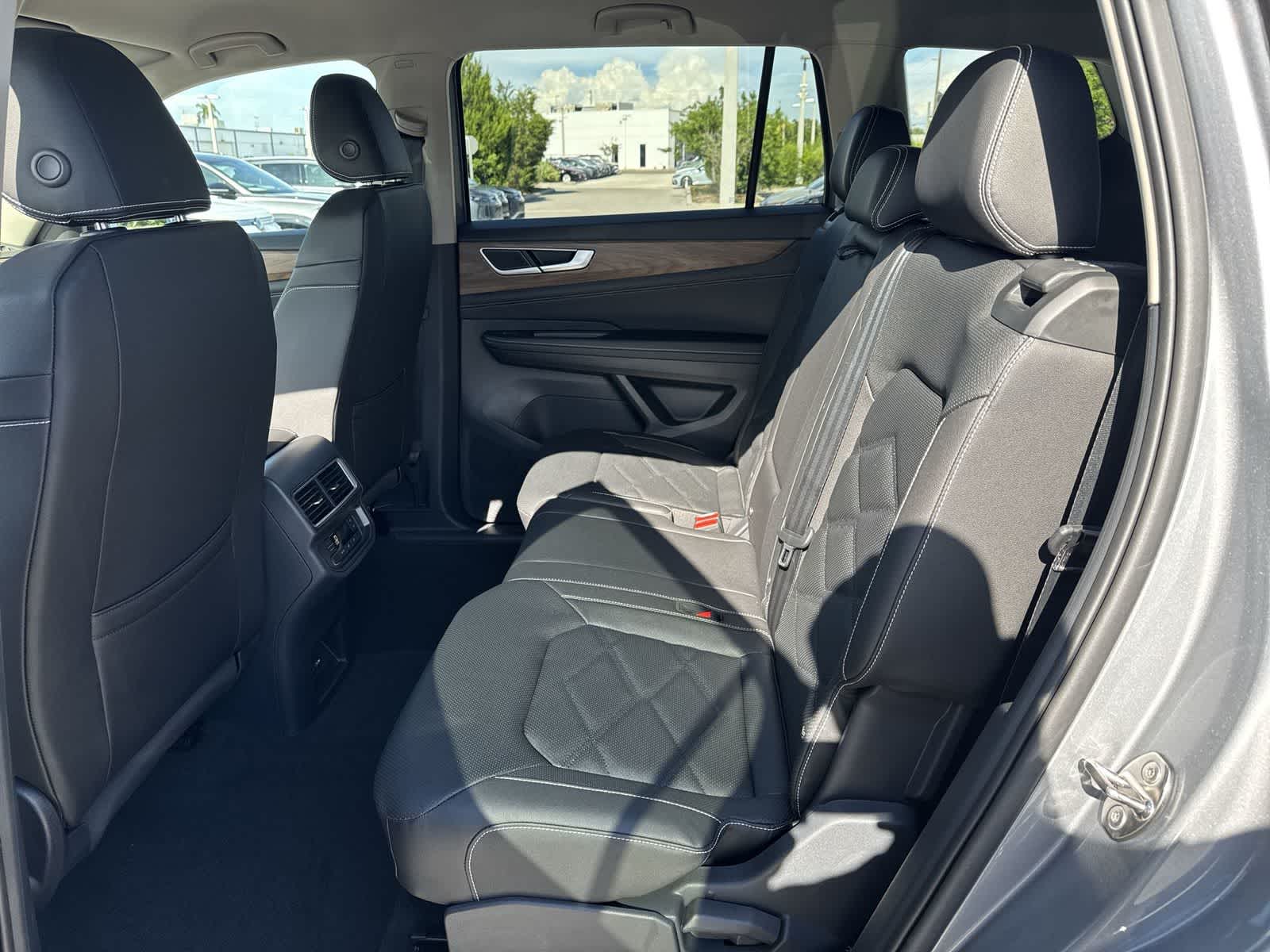 2026 Volkswagen Atlas 2.0T SE