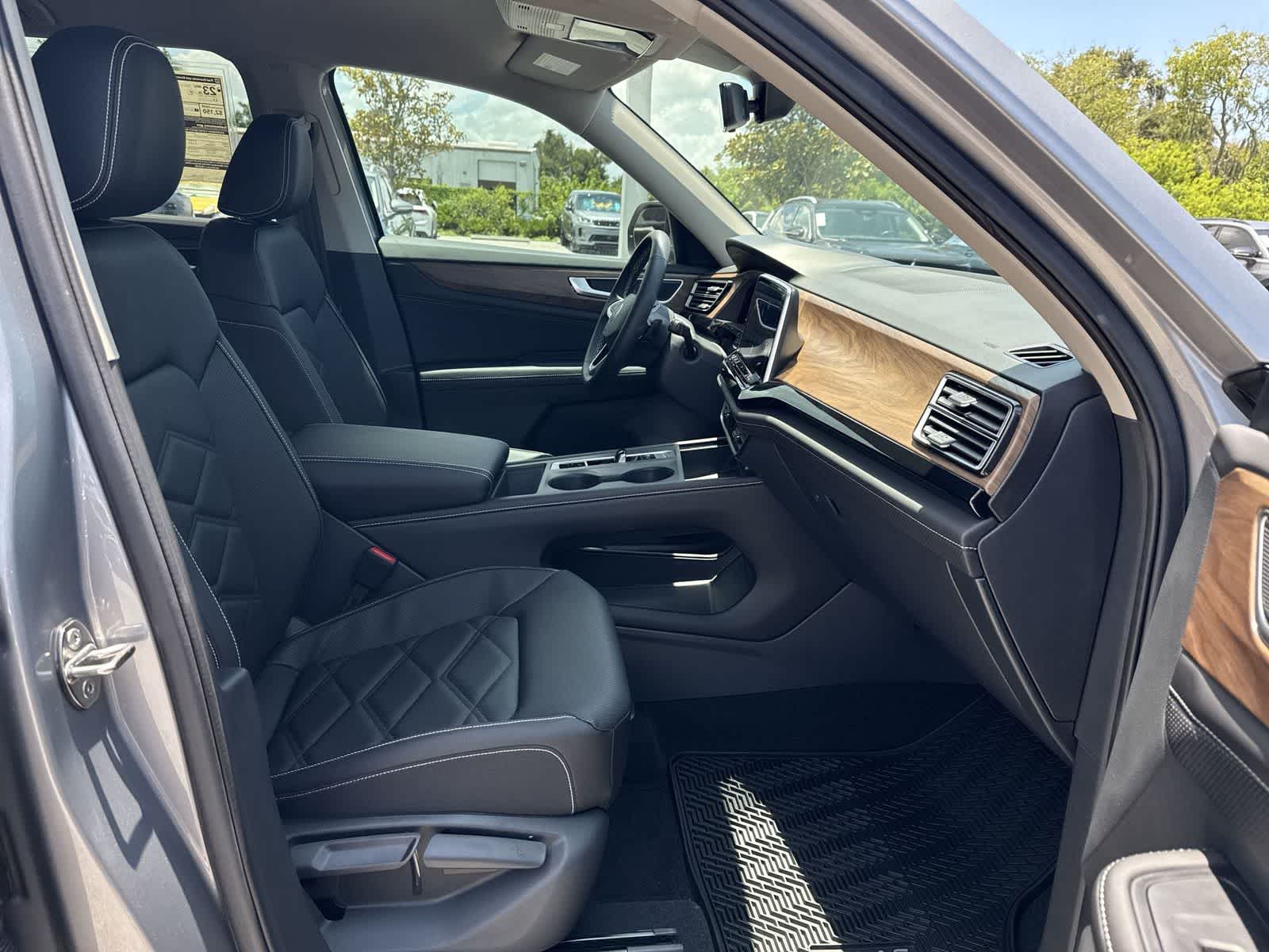 2026 Volkswagen Atlas 2.0T SE
