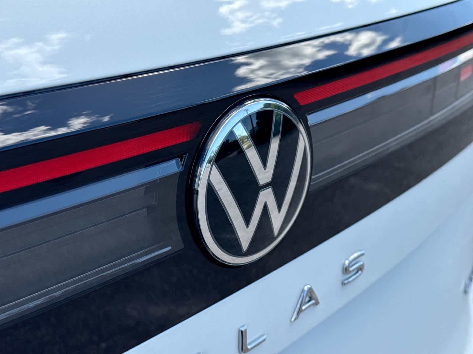 Volkswagen Atlas SEL Premium R-Line 2027