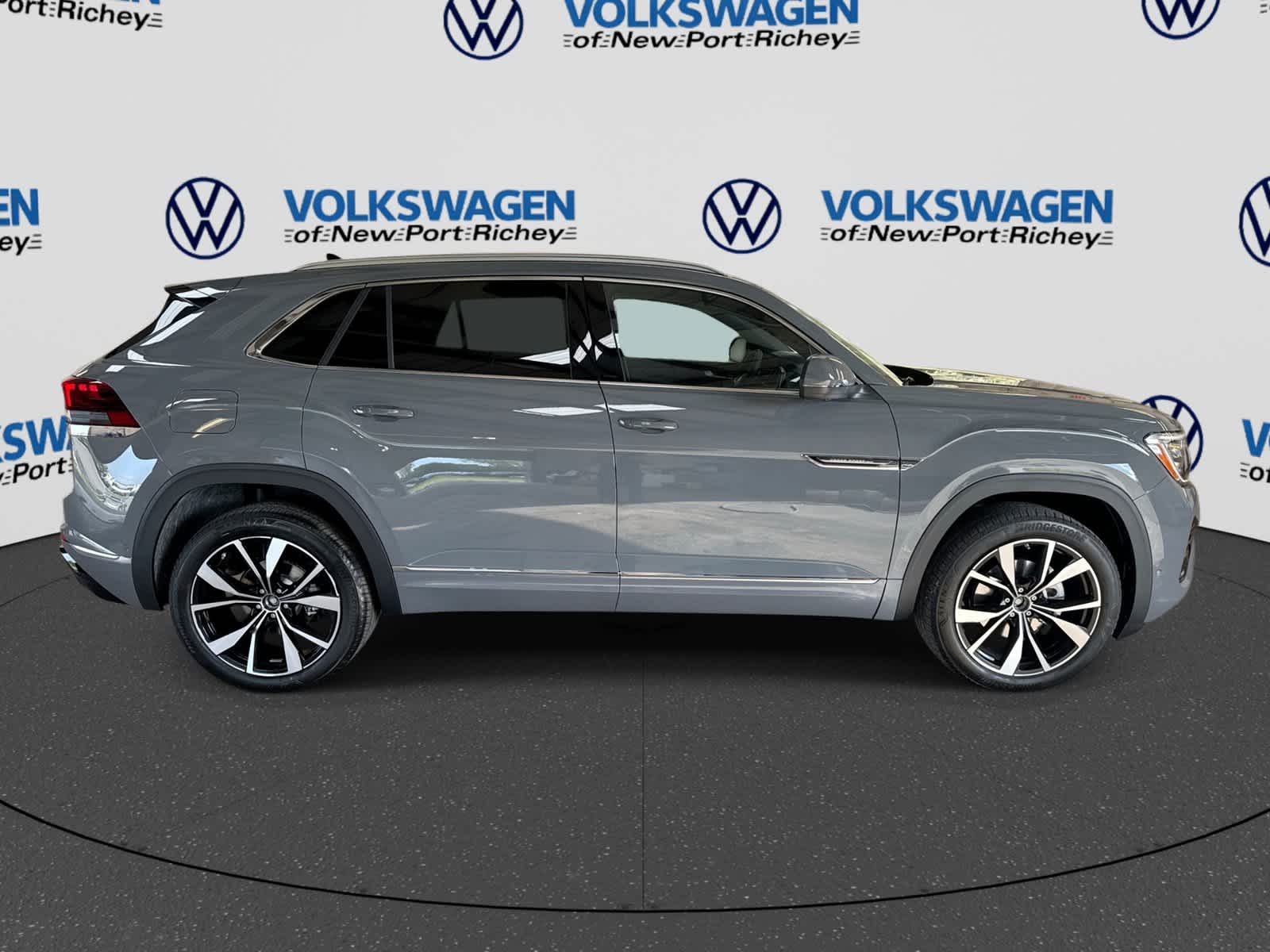 Volkswagen Atlas Cross Sport SEL Premium R-Line 2026