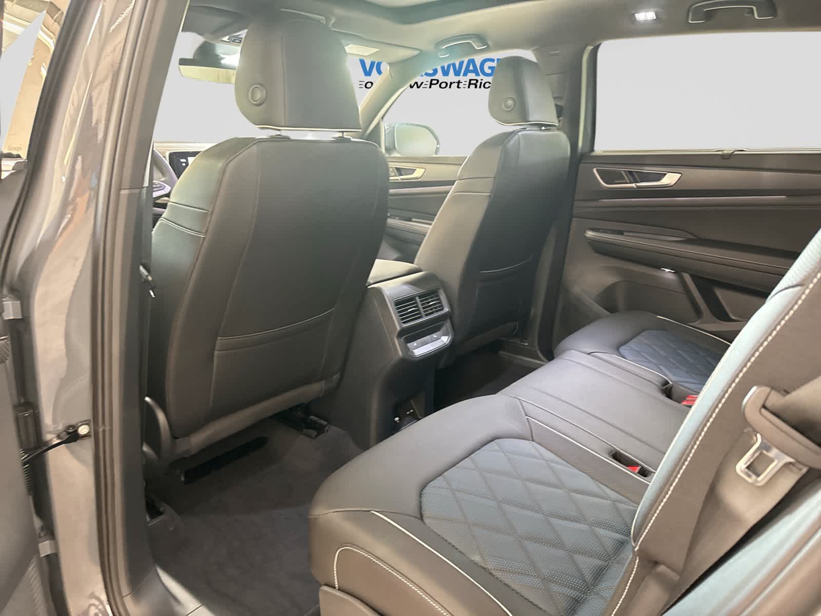 Volkswagen Atlas Cross Sport SEL Premium R-Line 2026