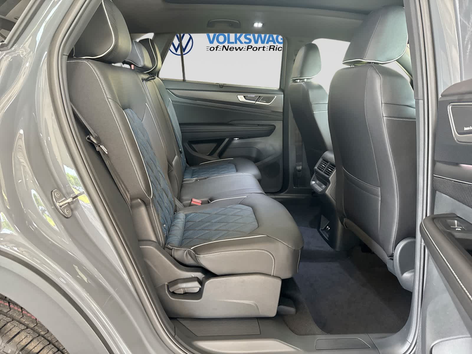 Volkswagen Atlas Cross Sport SEL Premium R-Line 2026