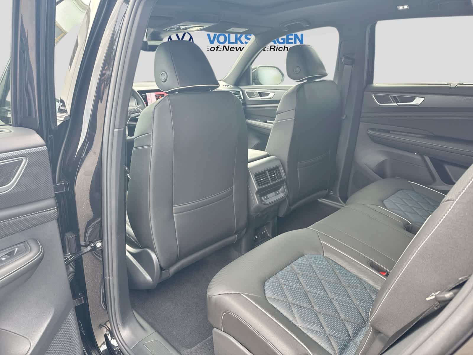 Volkswagen Atlas Cross Sport SEL Premium R-Line 2026