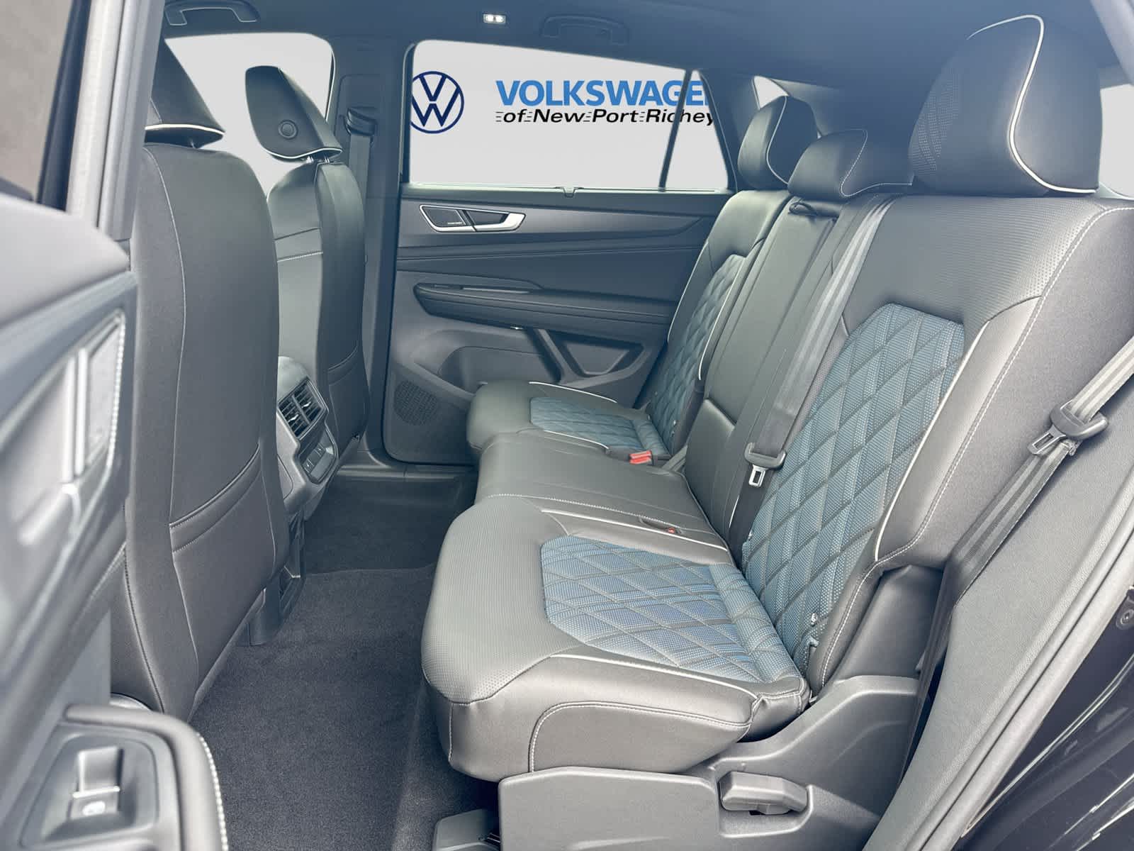 Volkswagen Atlas Cross Sport SEL Premium R-Line 2026