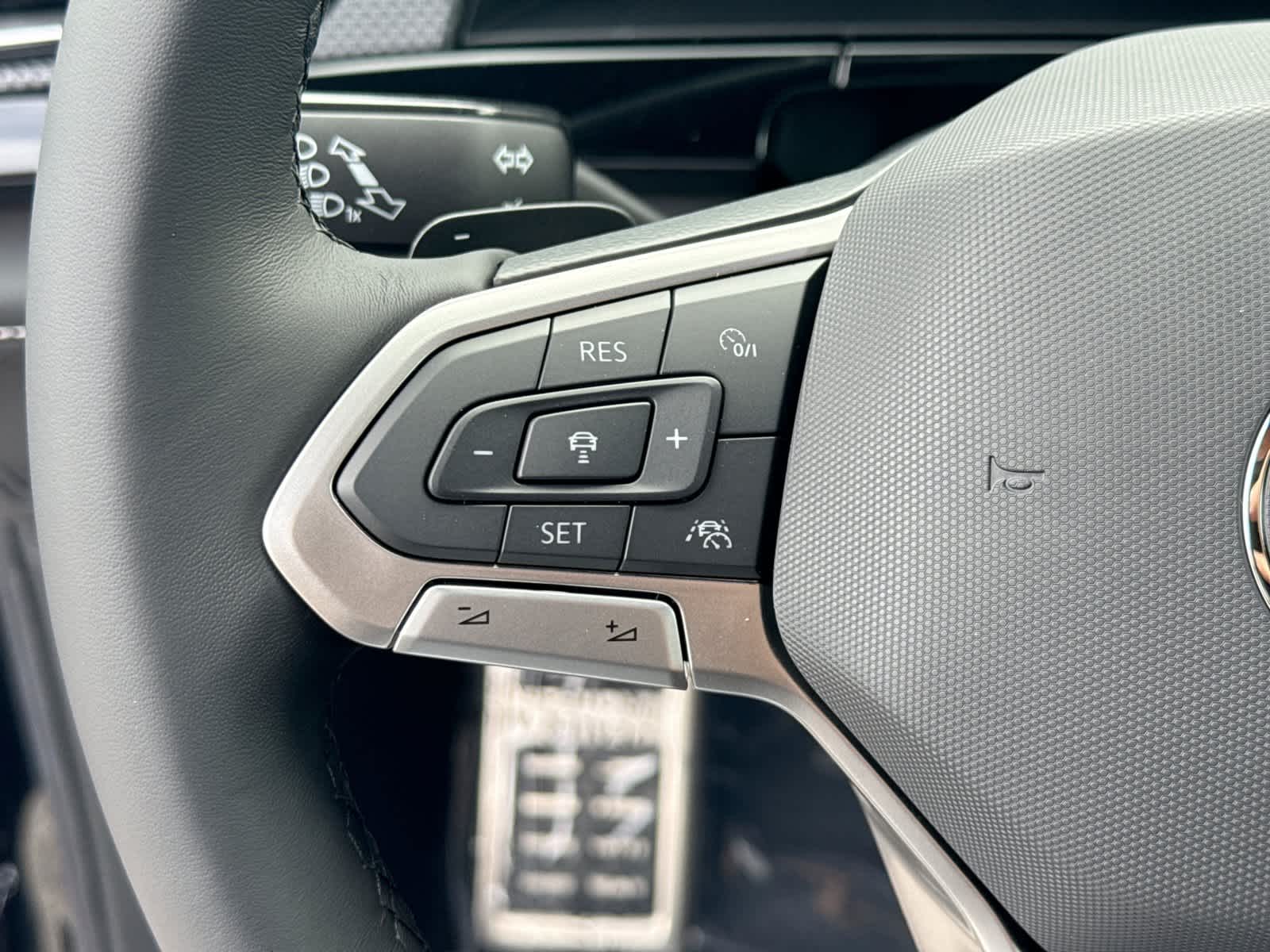 Volkswagen Atlas Cross Sport SEL Premium R-Line 2026