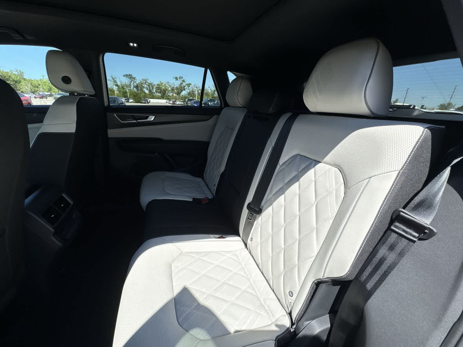 2026 Volkswagen Atlas Cross Sport 2.0T SEL Premium R-Line