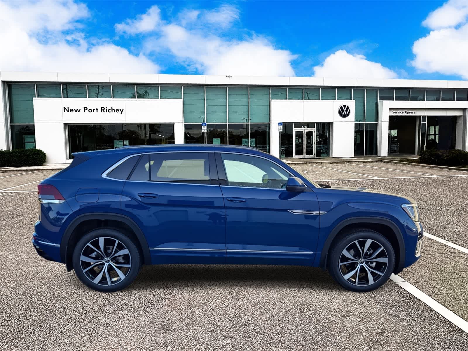 2026 Volkswagen Atlas Cross Sport 2.0T SEL Premium R-Line