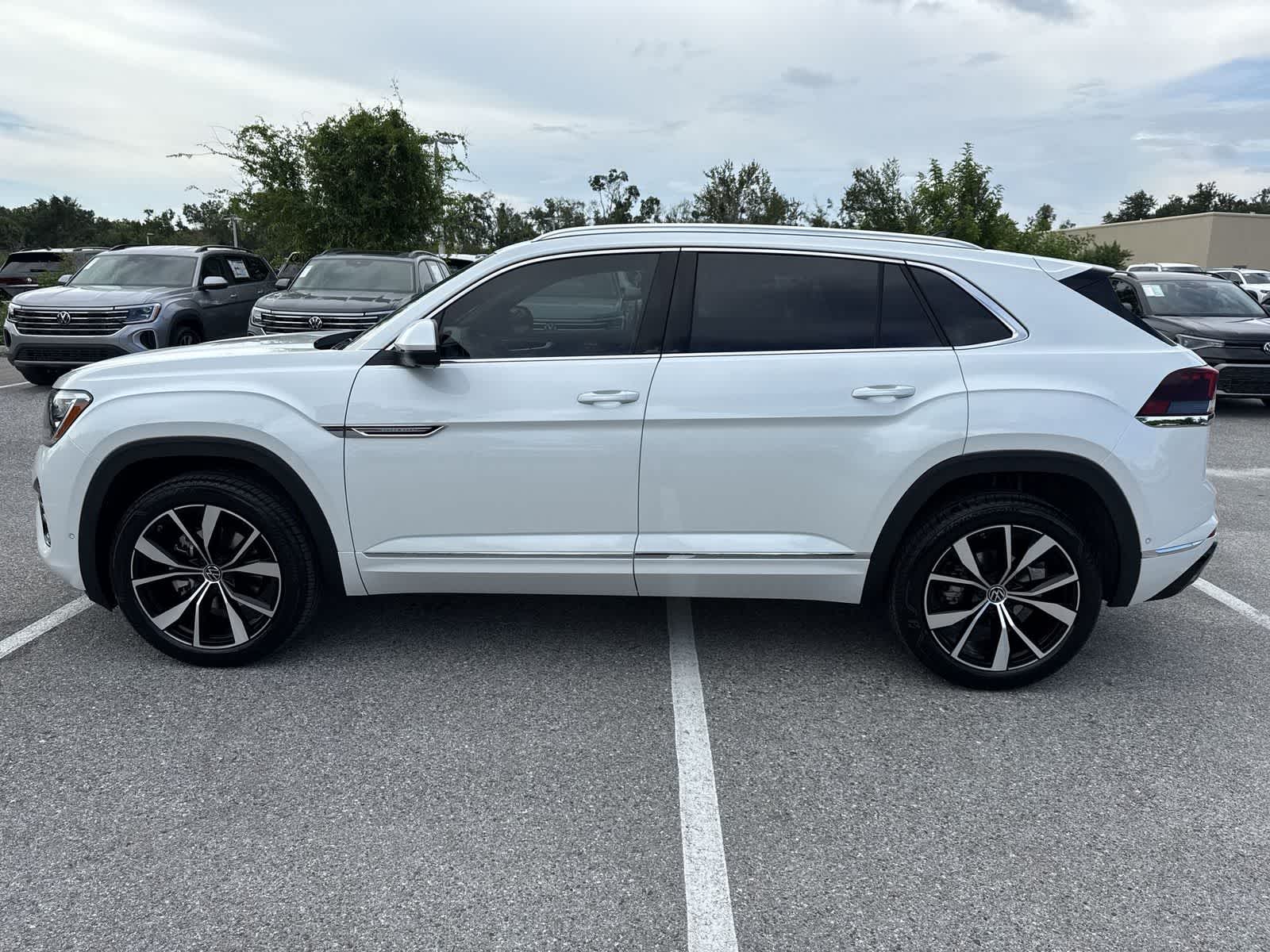 2026 Volkswagen Atlas Cross Sport 2.0T SEL Premium R-Line