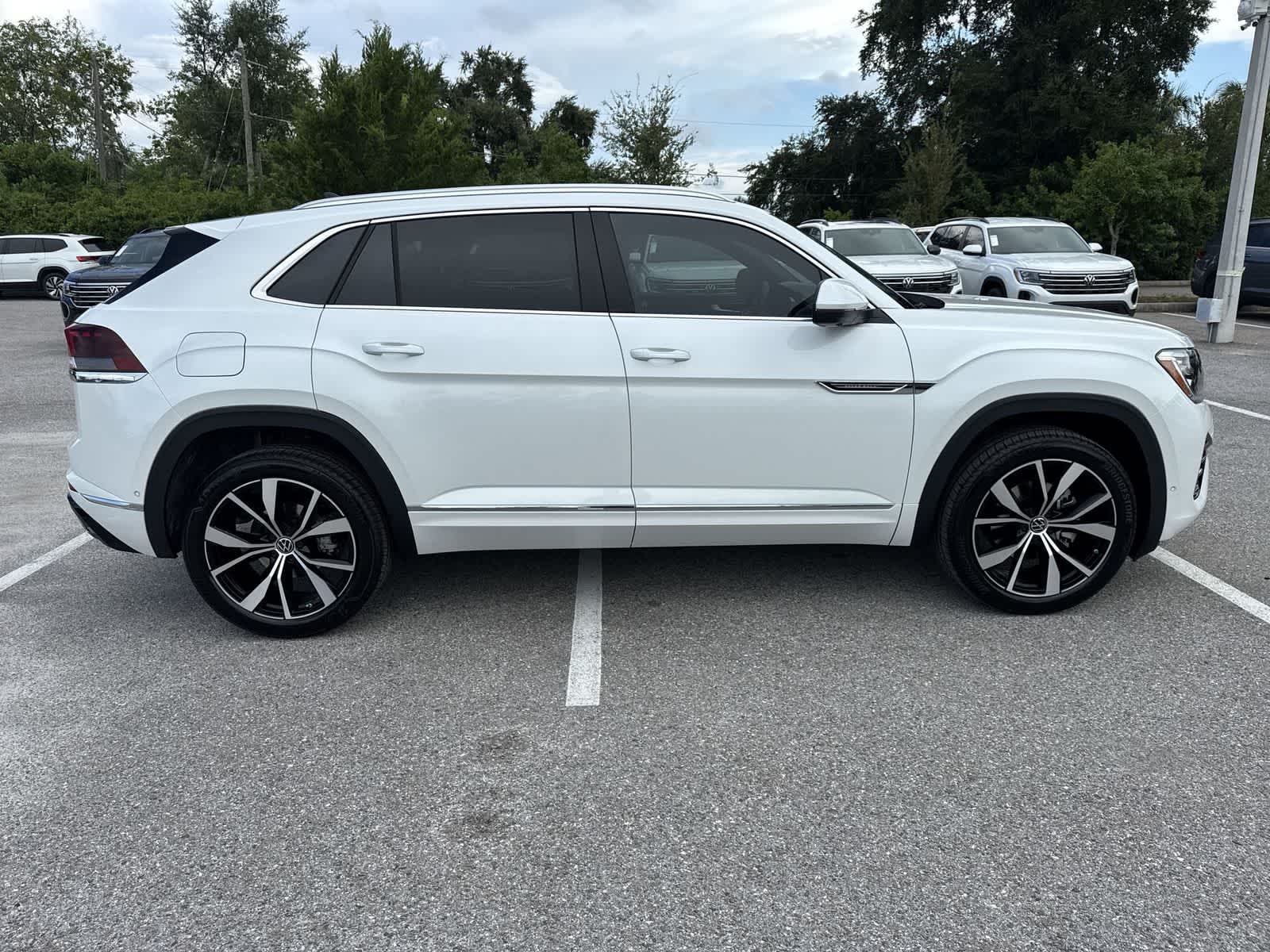 2026 Volkswagen Atlas Cross Sport 2.0T SEL Premium R-Line
