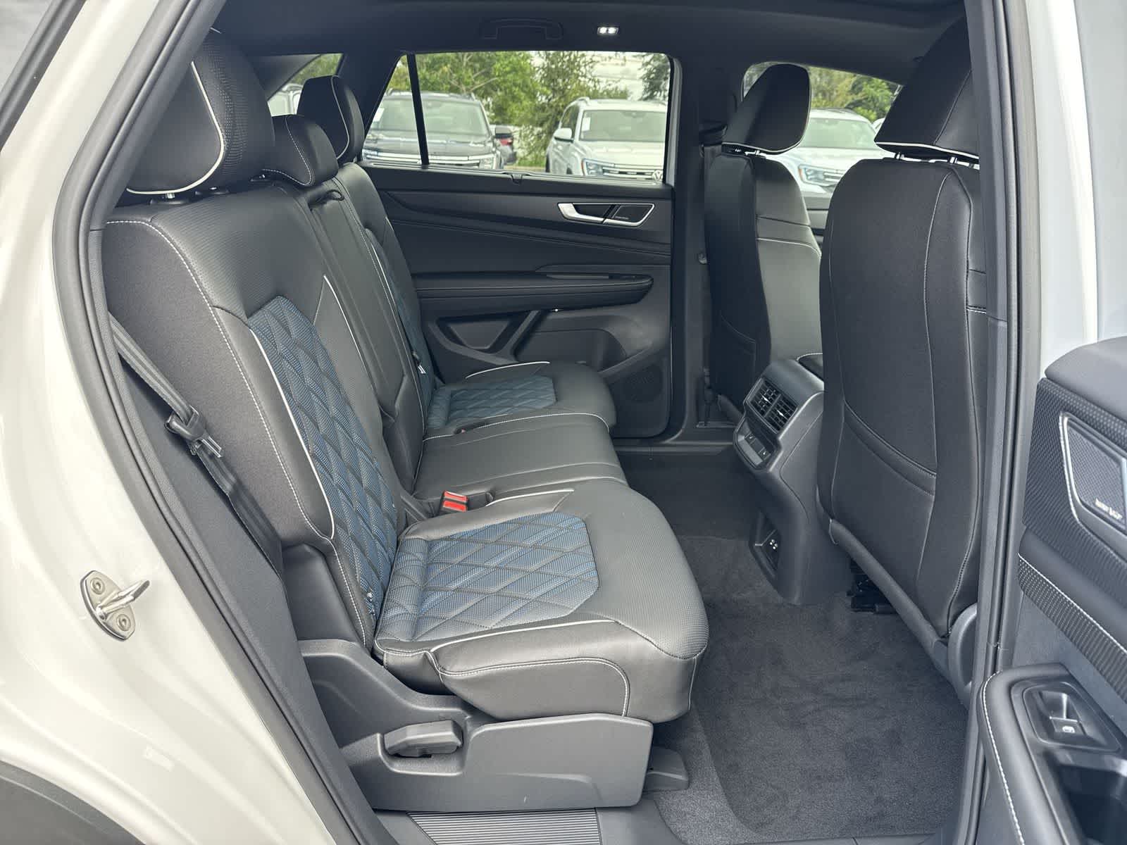 2026 Volkswagen Atlas Cross Sport 2.0T SEL Premium R-Line