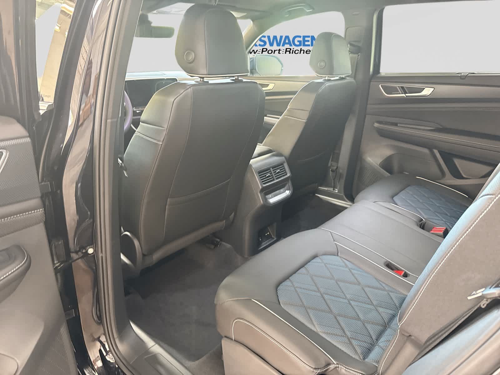 Volkswagen Atlas Cross Sport SEL Premium R-Line 2026