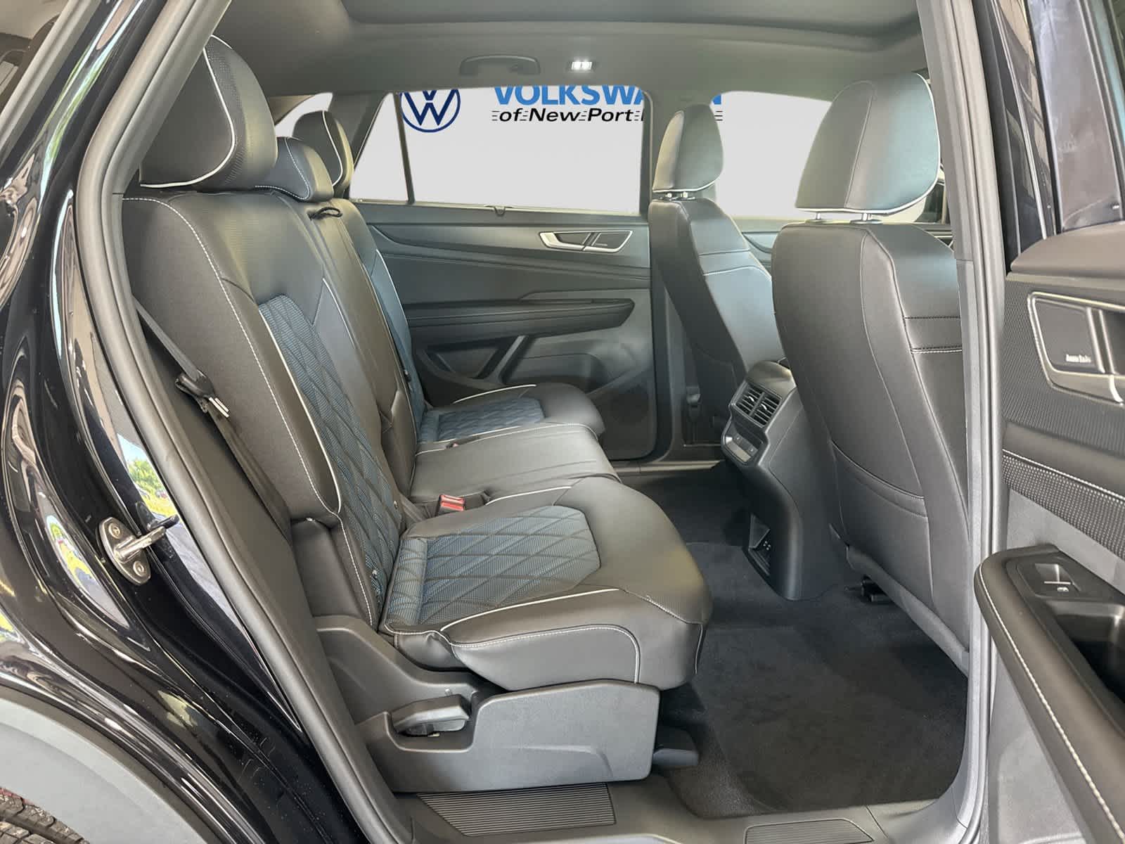 Volkswagen Atlas Cross Sport SEL Premium R-Line 2026