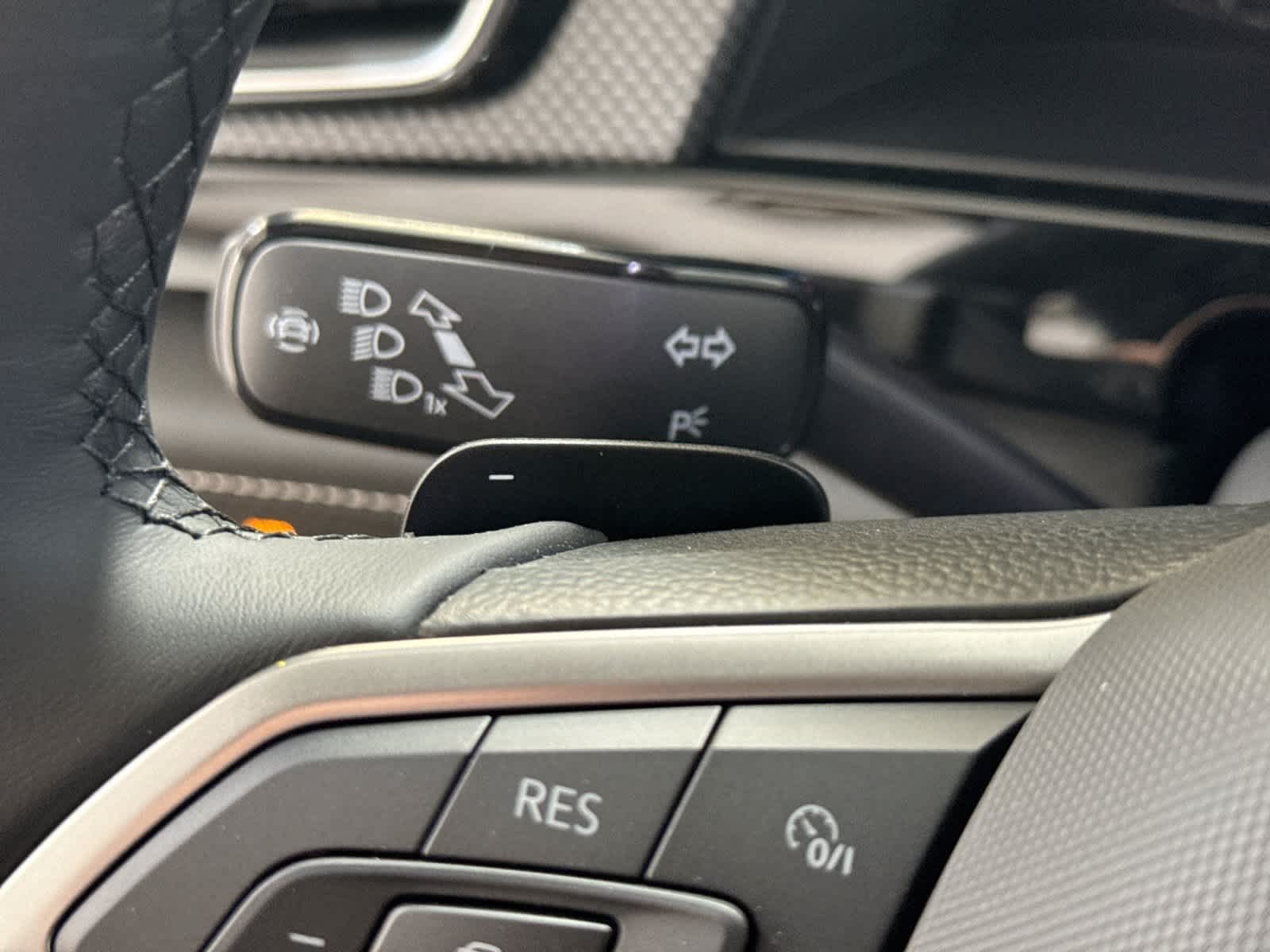 Volkswagen Atlas Cross Sport SEL Premium R-Line 2026