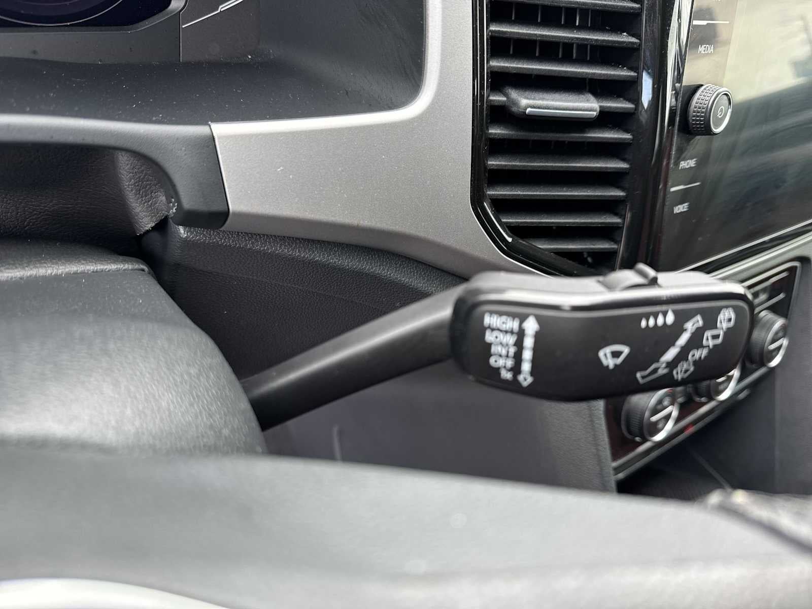 Volkswagen Atlas Cross Sport 3.6L V6 SEL Premium R-Line 2022