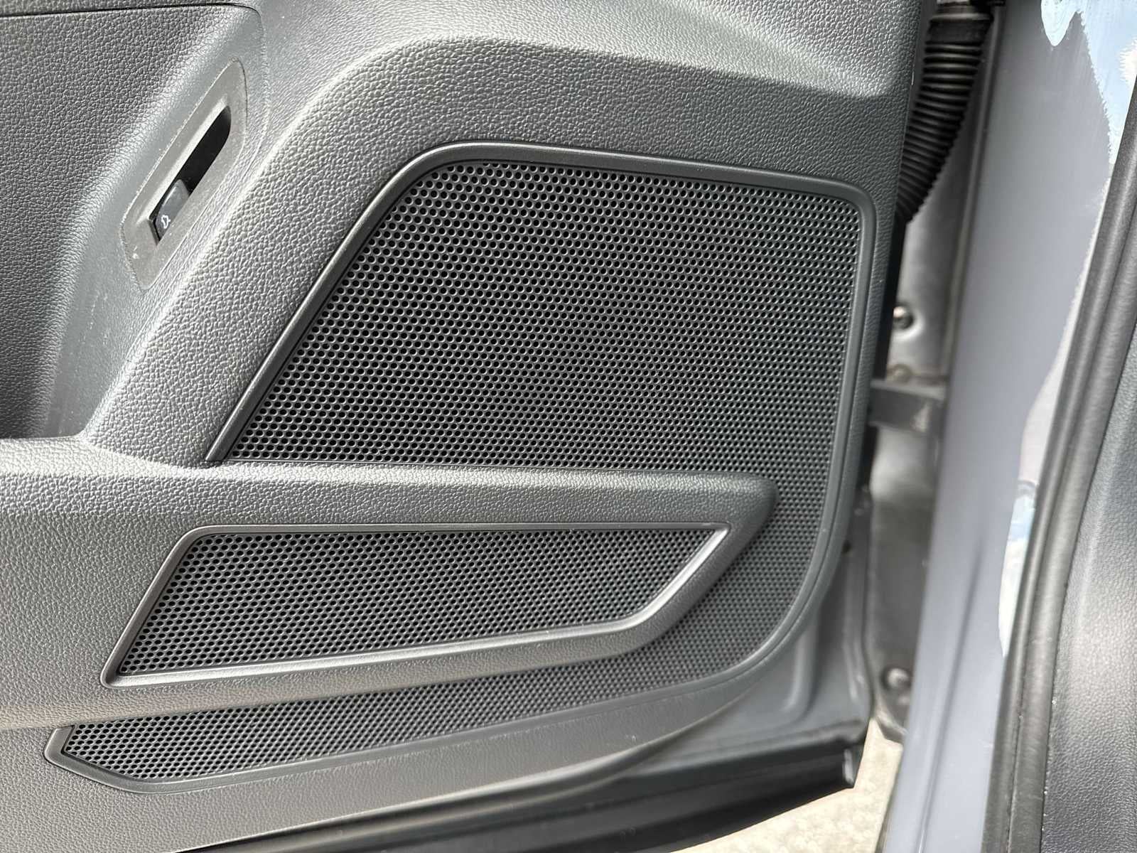 Volkswagen Atlas Cross Sport 3.6L V6 SEL Premium R-Line 2022