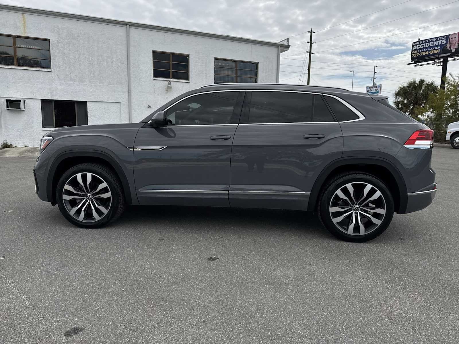 Volkswagen Atlas Cross Sport 3.6L V6 SEL Premium R-Line 2022