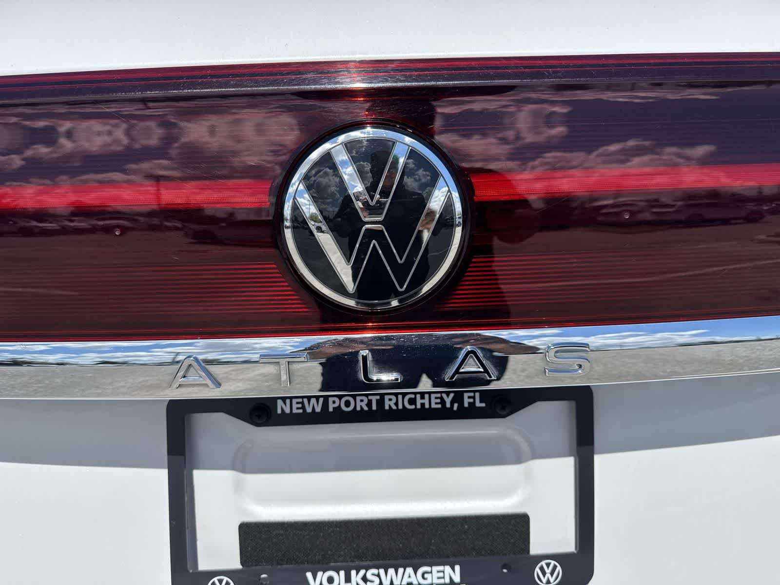 Volkswagen Atlas Cross Sport 2.0T SEL Premium R-Line 2024