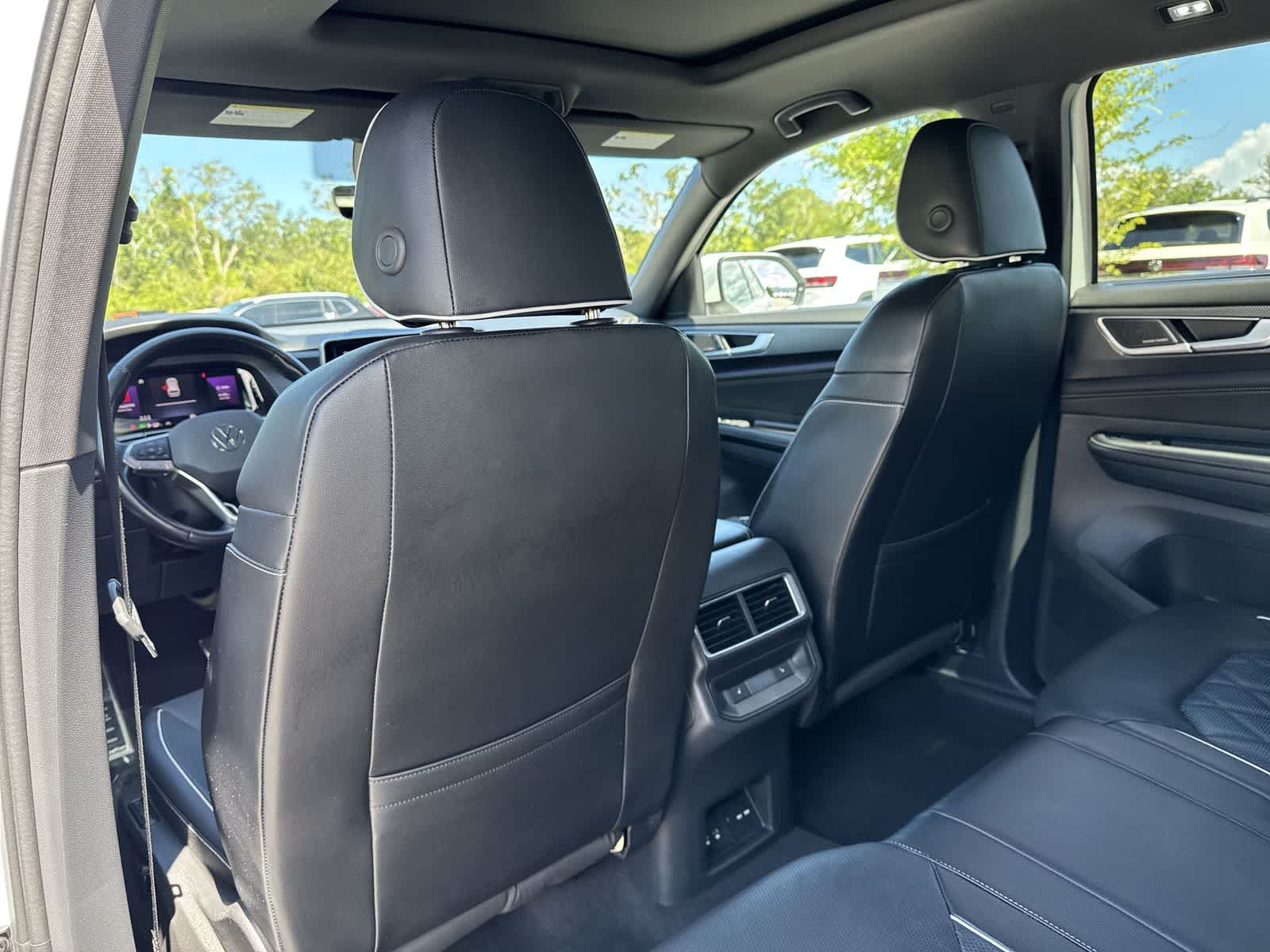 Volkswagen Atlas Cross Sport 2.0T SEL Premium R-Line 2024