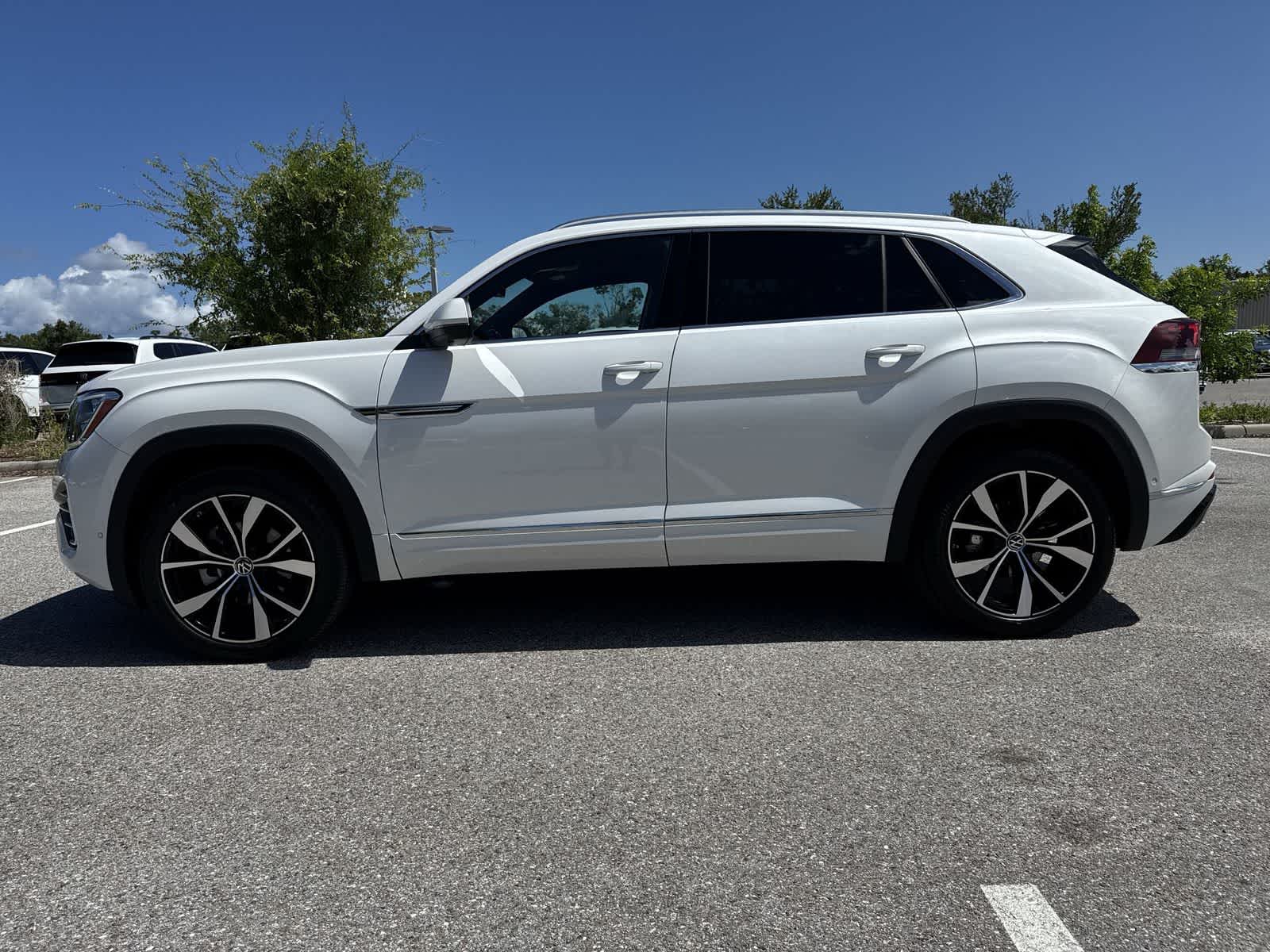 Volkswagen Atlas Cross Sport 2.0T SEL Premium R-Line 2024