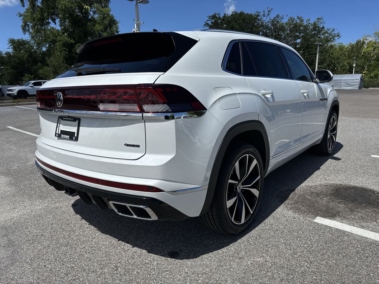 Volkswagen Atlas Cross Sport 2.0T SEL Premium R-Line 2024
