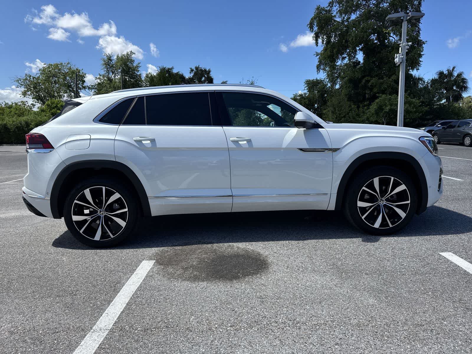 Volkswagen Atlas Cross Sport 2.0T SEL Premium R-Line 2024