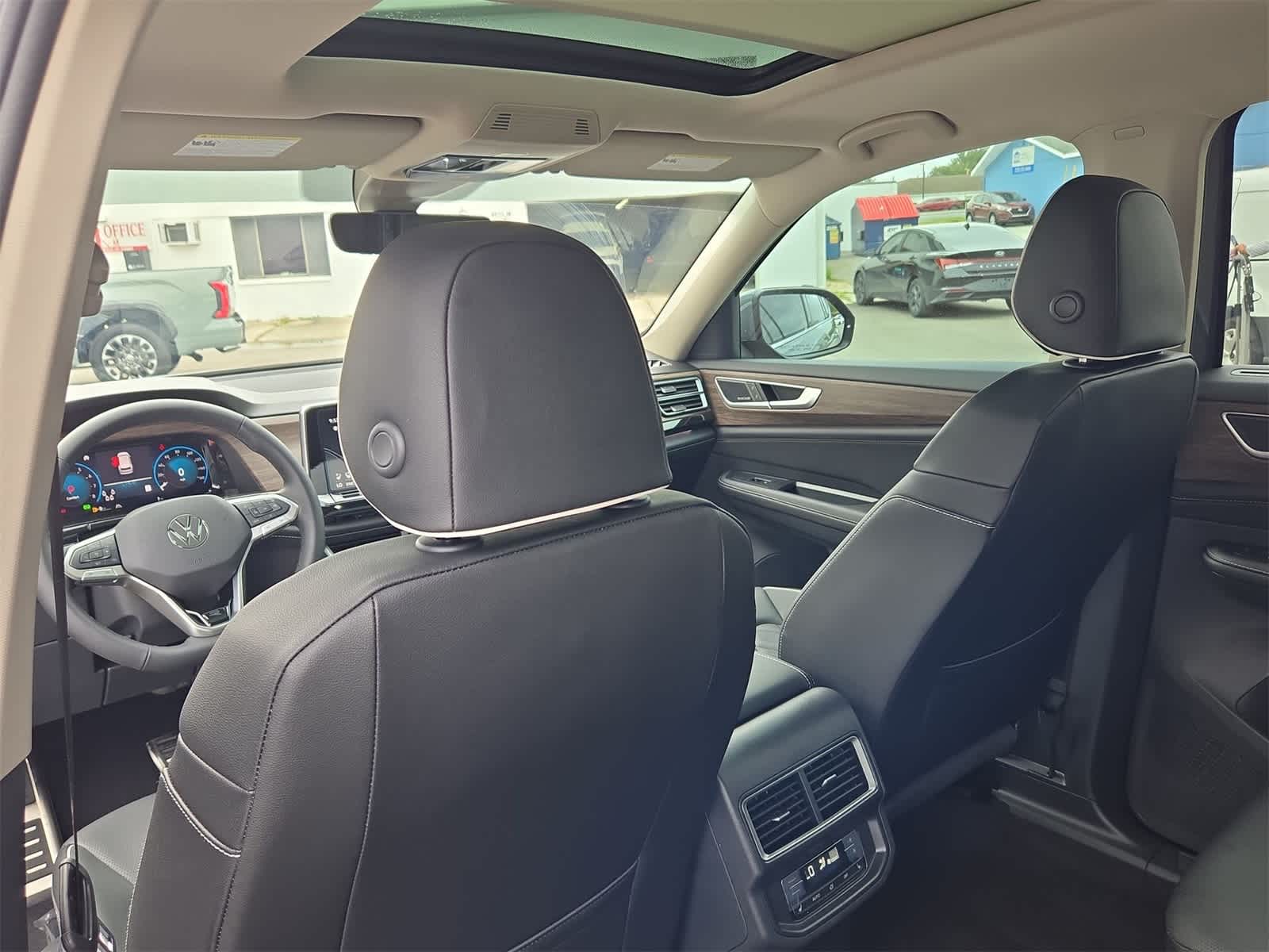 2026 Volkswagen Atlas 2.0T SEL Premium R-Line