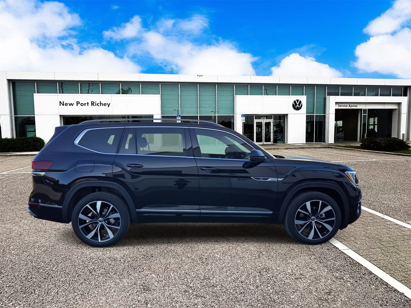 2026 Volkswagen Atlas 2.0T SEL Premium R-Line