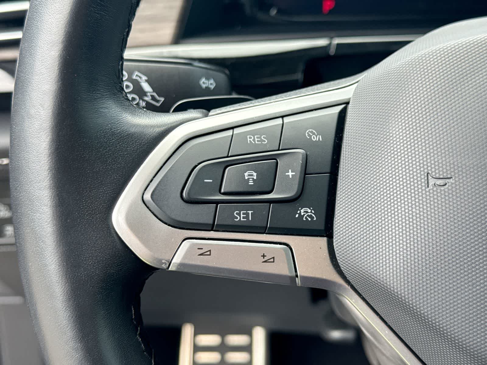 Volkswagen Atlas 2.0T SEL Premium R-Line 2024