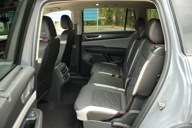 2024 Volkswagen Atlas 2.0T Peak Edition SEL