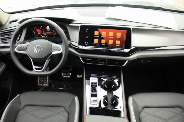 2024 Volkswagen Atlas 2.0T Peak Edition SEL