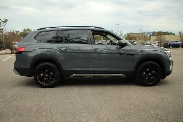 2024 Volkswagen Atlas 2.0T Peak Edition SEL