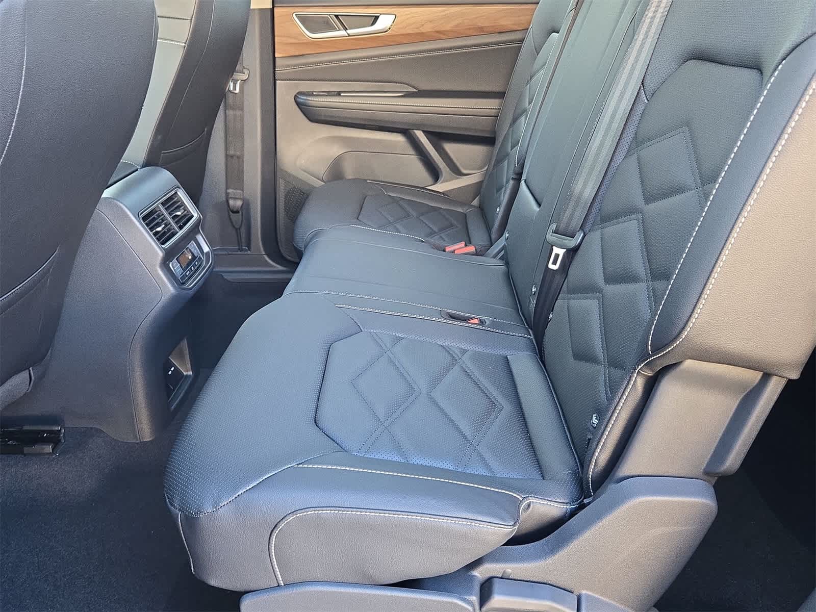 Volkswagen Atlas 2.0T SE con tecnología 2026