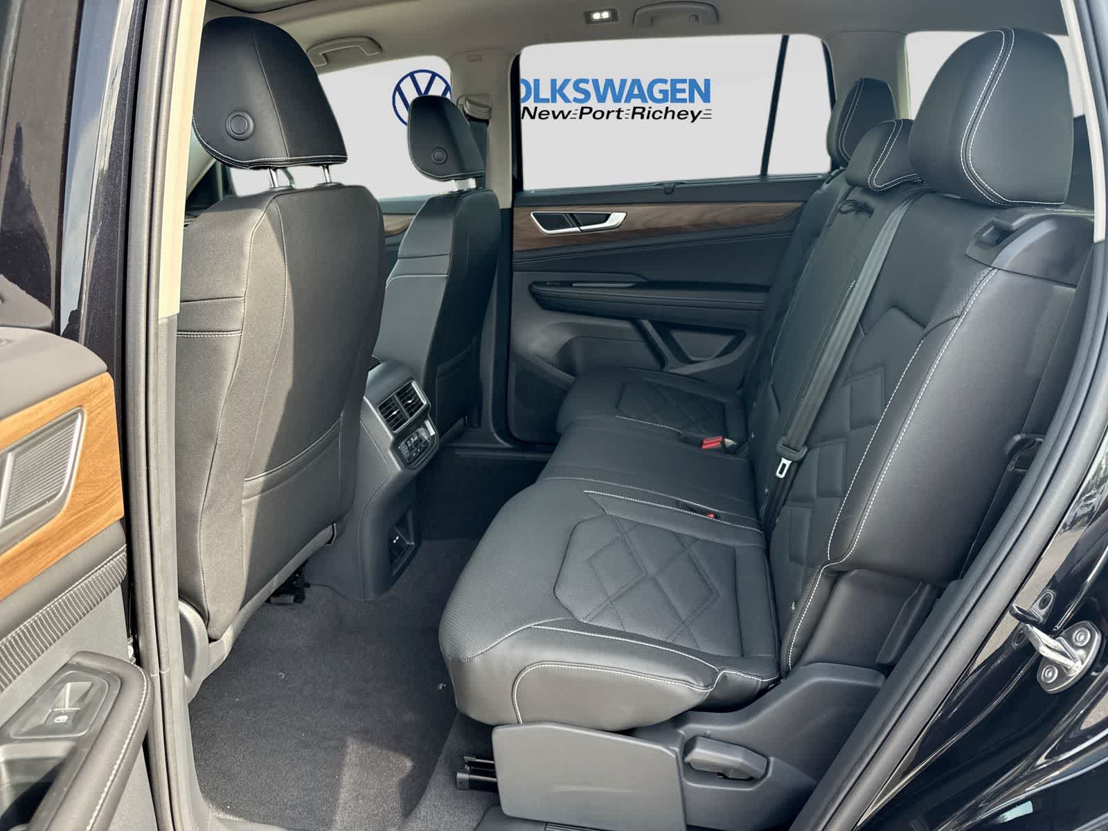 Volkswagen Atlas 2.0T SE con tecnología 2026