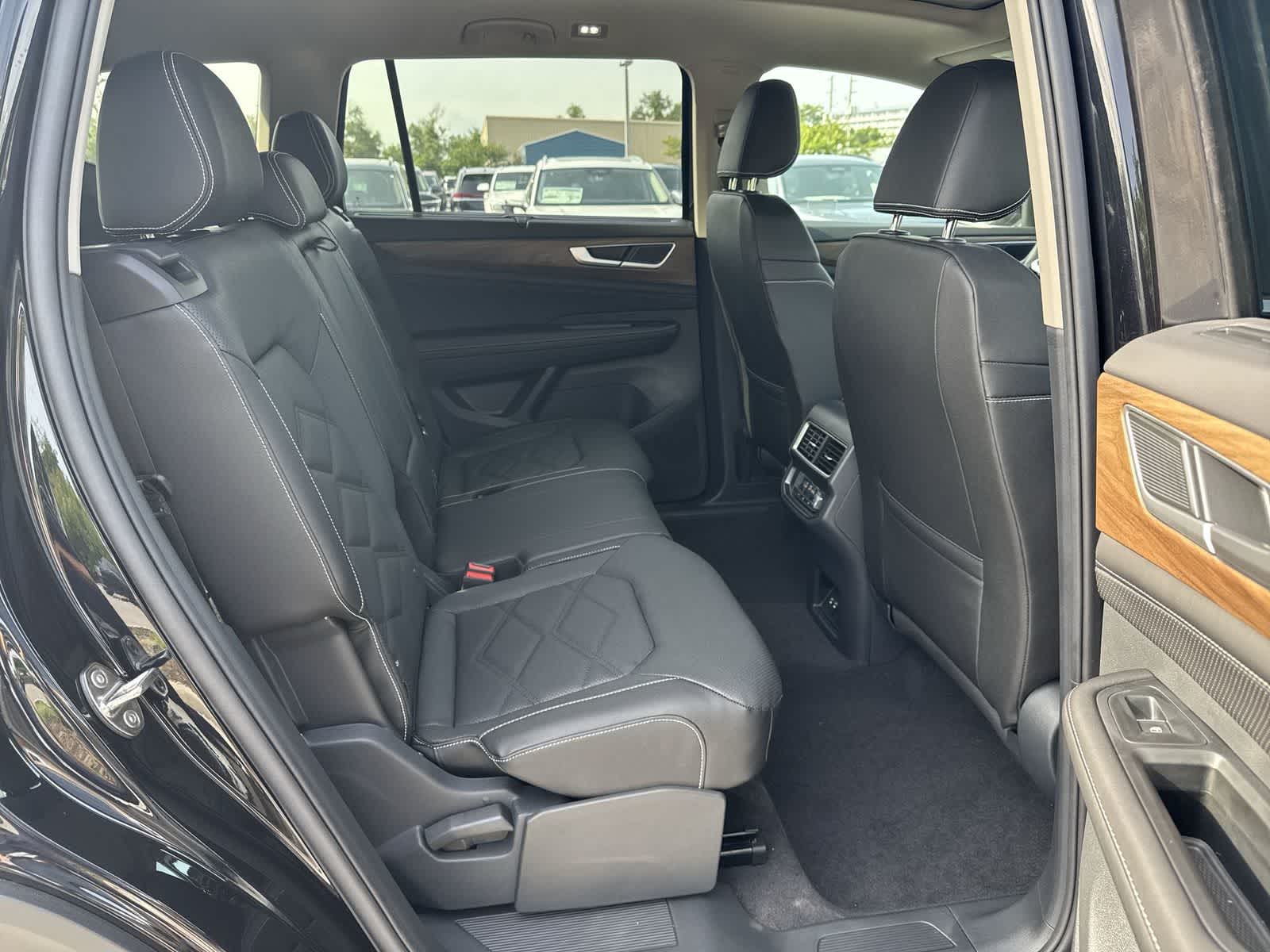Volkswagen Atlas 2.0T SE con tecnología 2026