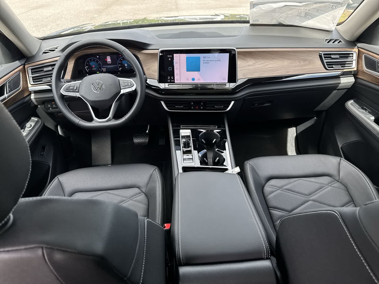 Volkswagen Atlas 2.0T SE con tecnología 2026