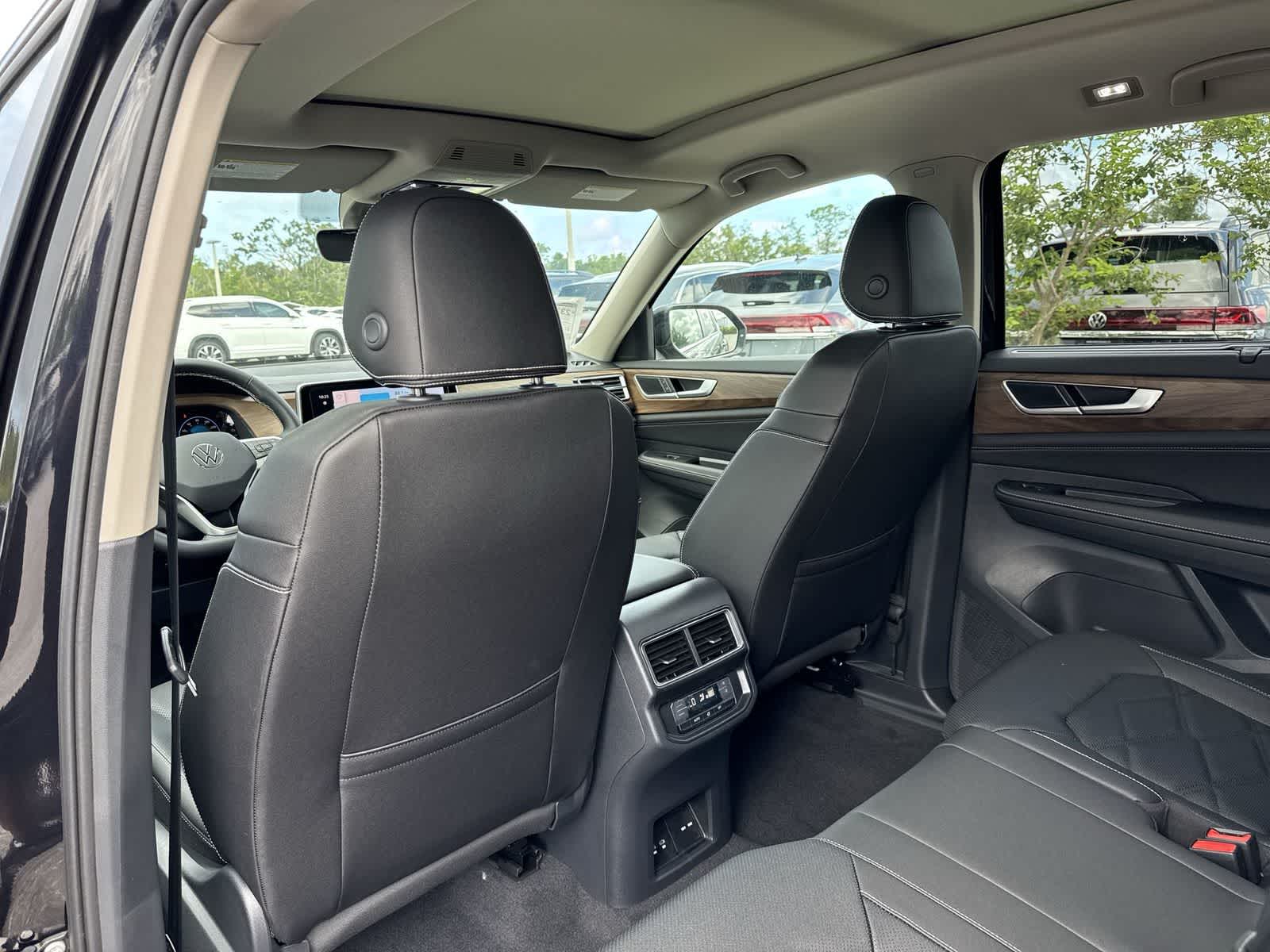 Volkswagen Atlas 2.0T SE con tecnología 2026