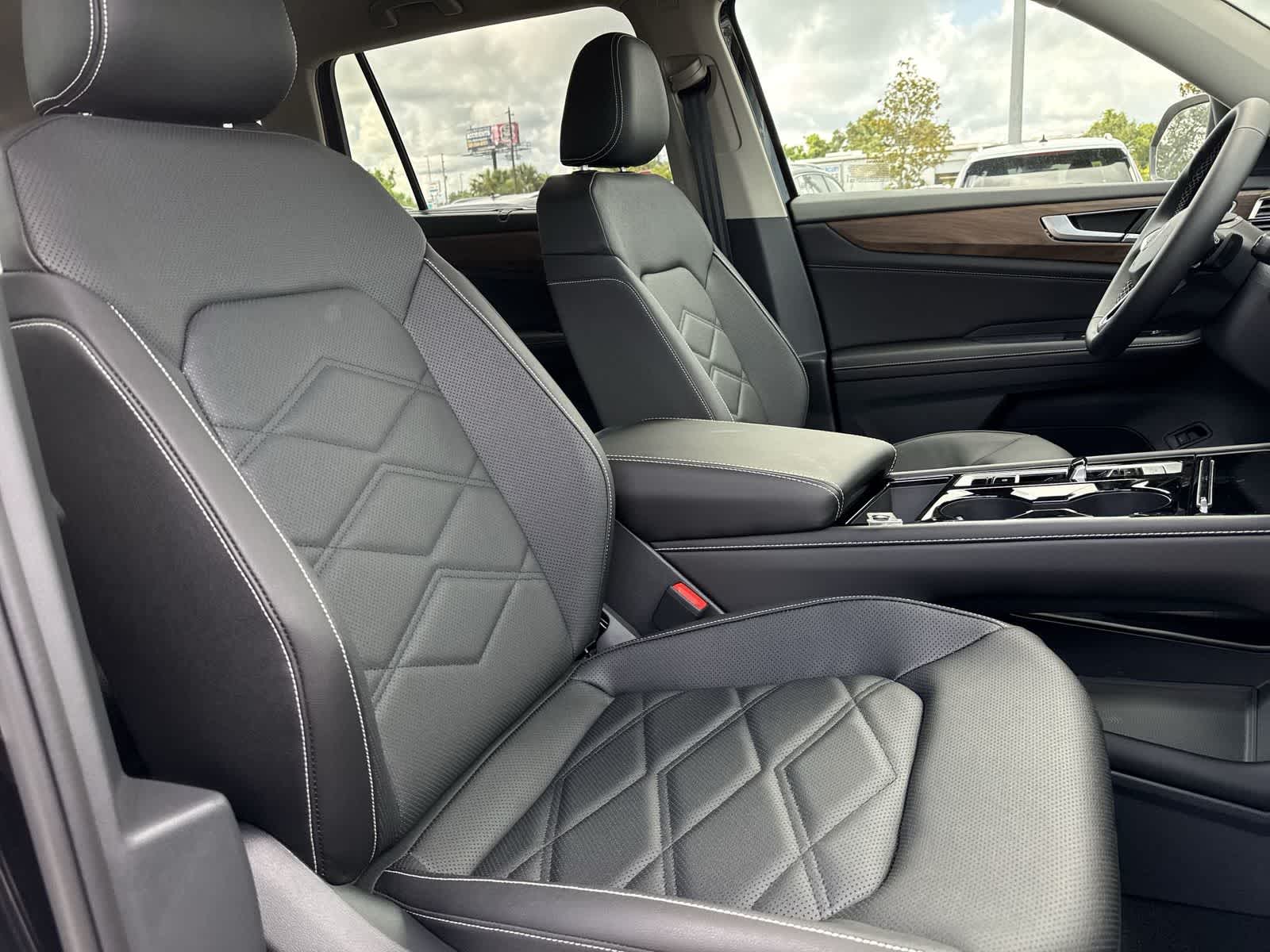 Volkswagen Atlas 2.0T SE con tecnología 2026