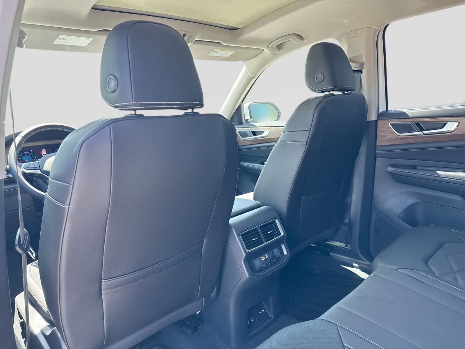 Volkswagen Atlas 2.0T SE con tecnología 2026