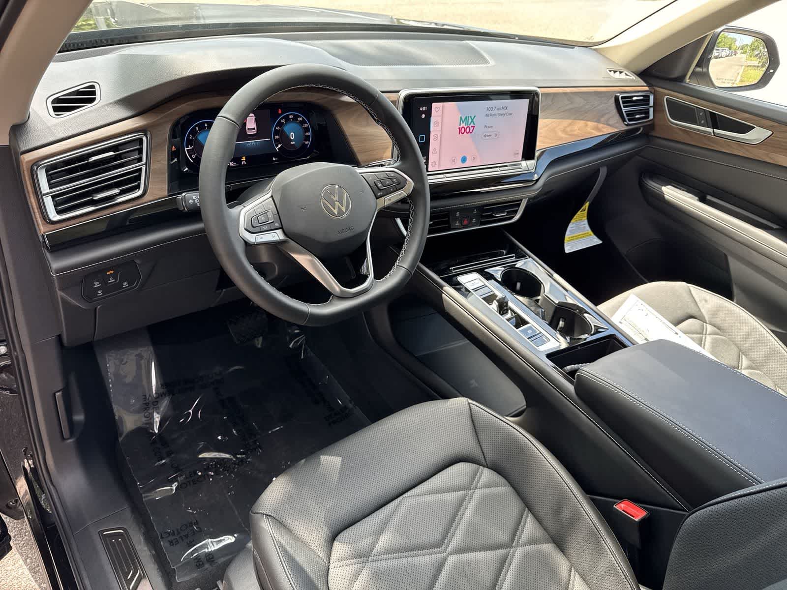Volkswagen Atlas 2.0T SE con tecnología 2026