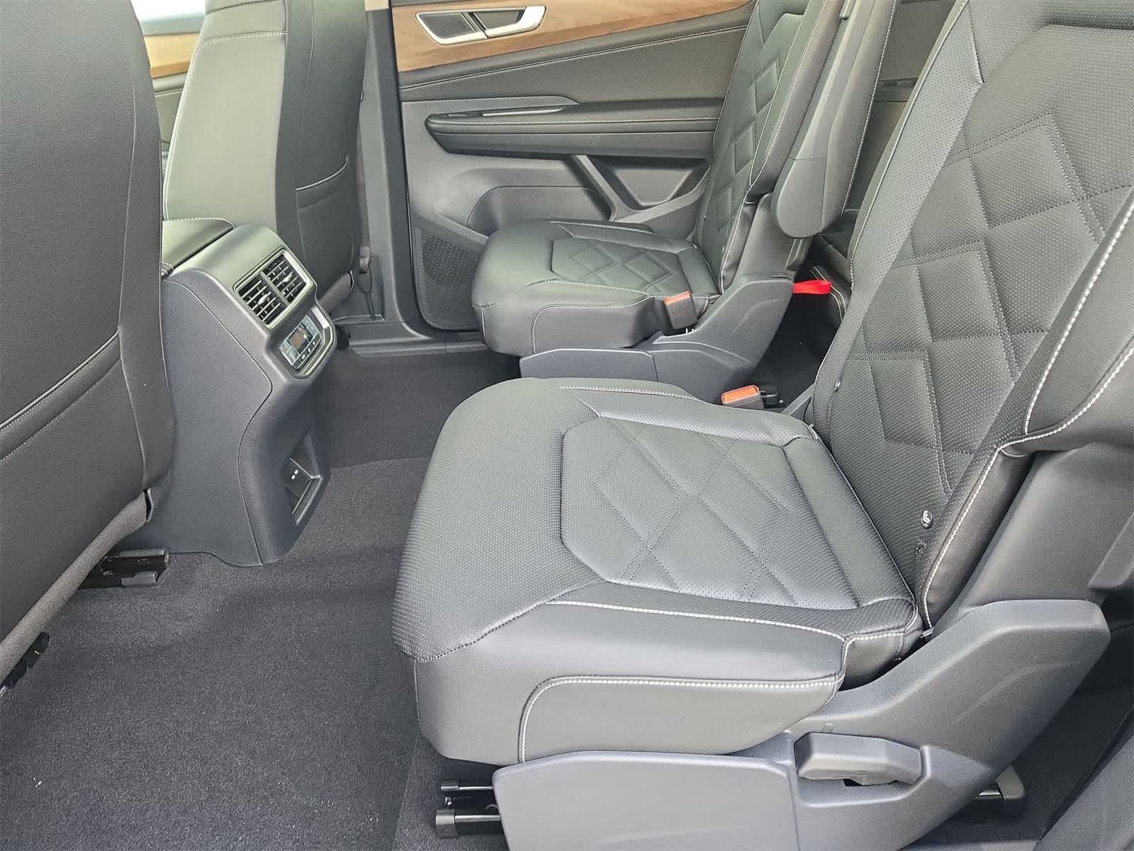 Volkswagen Atlas 2.0T SE con tecnología 2026