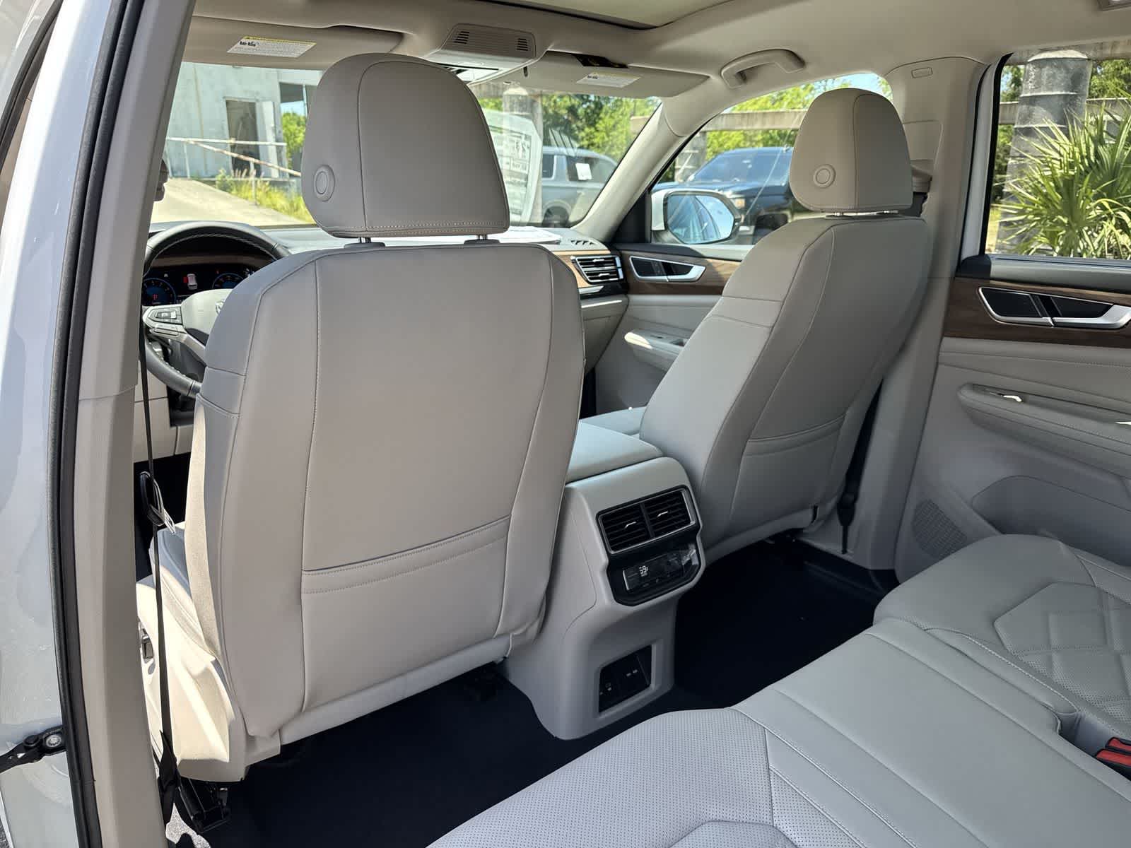 Volkswagen Atlas 2.0T SE con tecnología 2026