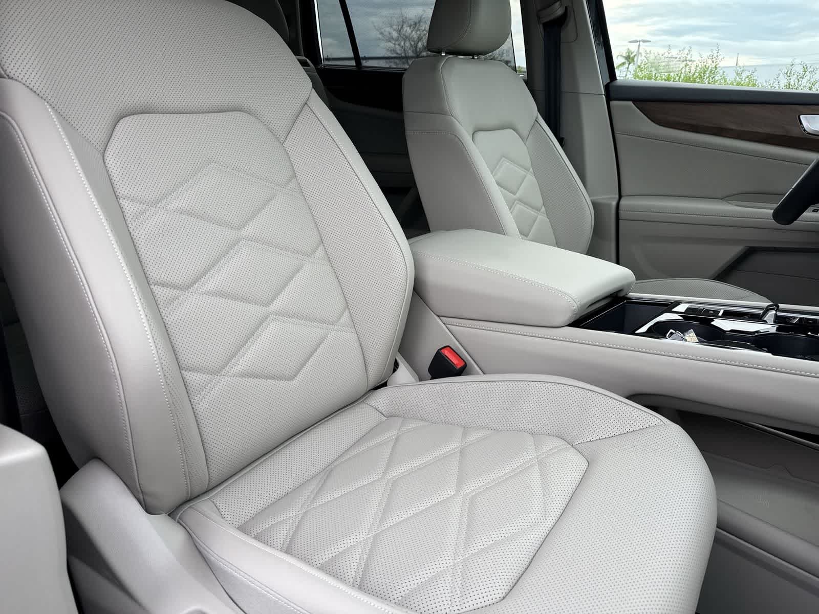 Volkswagen Atlas 2.0T SE con tecnología 2026
