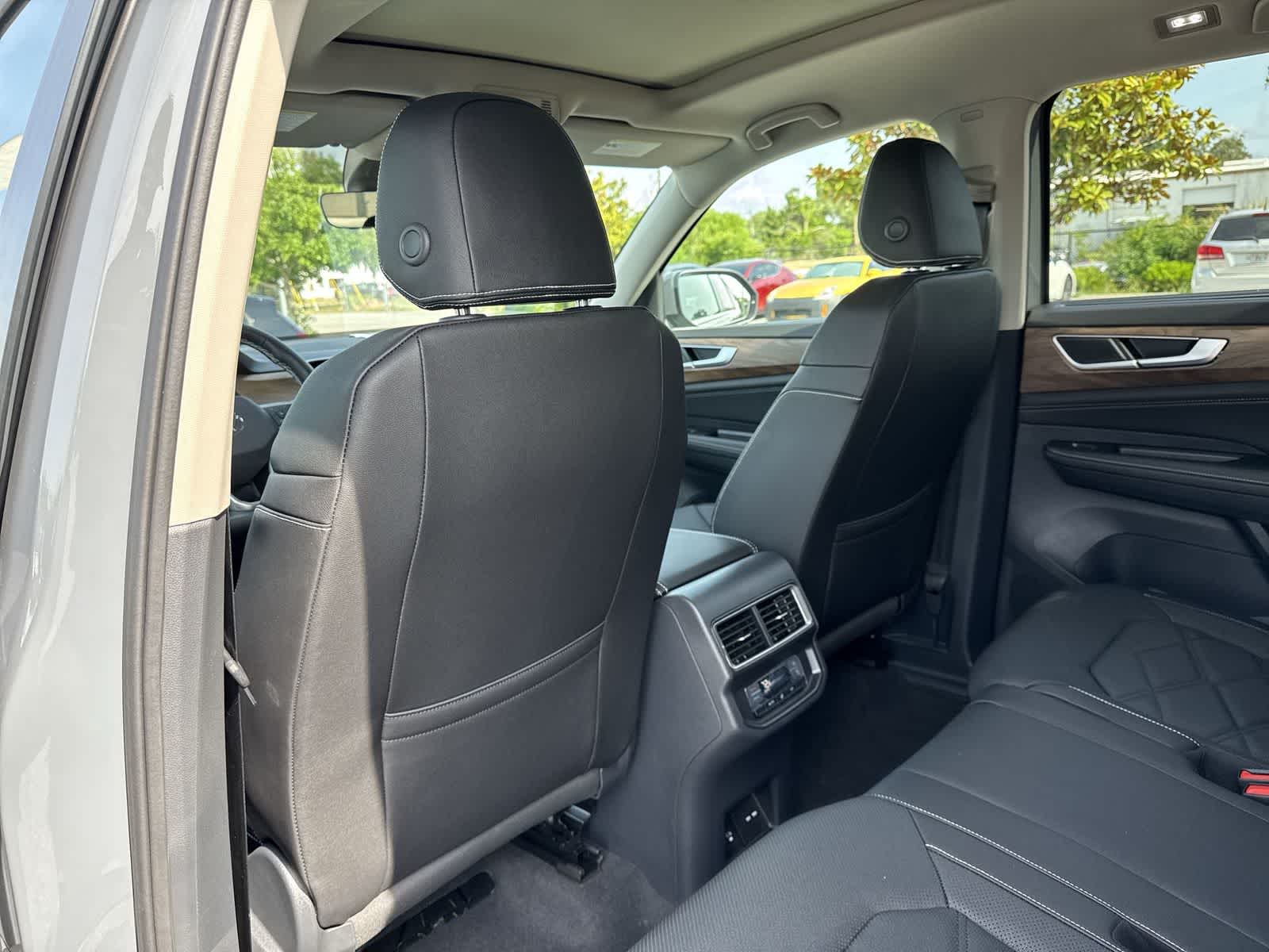Volkswagen Atlas 2.0T SE con tecnología 2026
