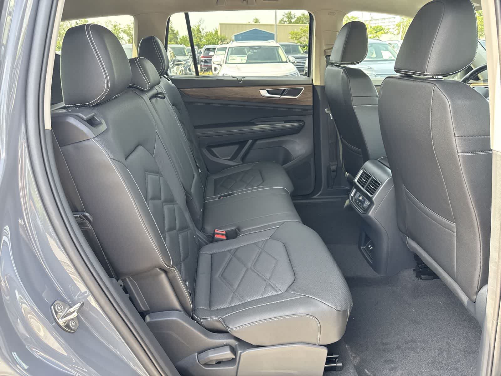 Volkswagen Atlas 2.0T SE con tecnología 2026