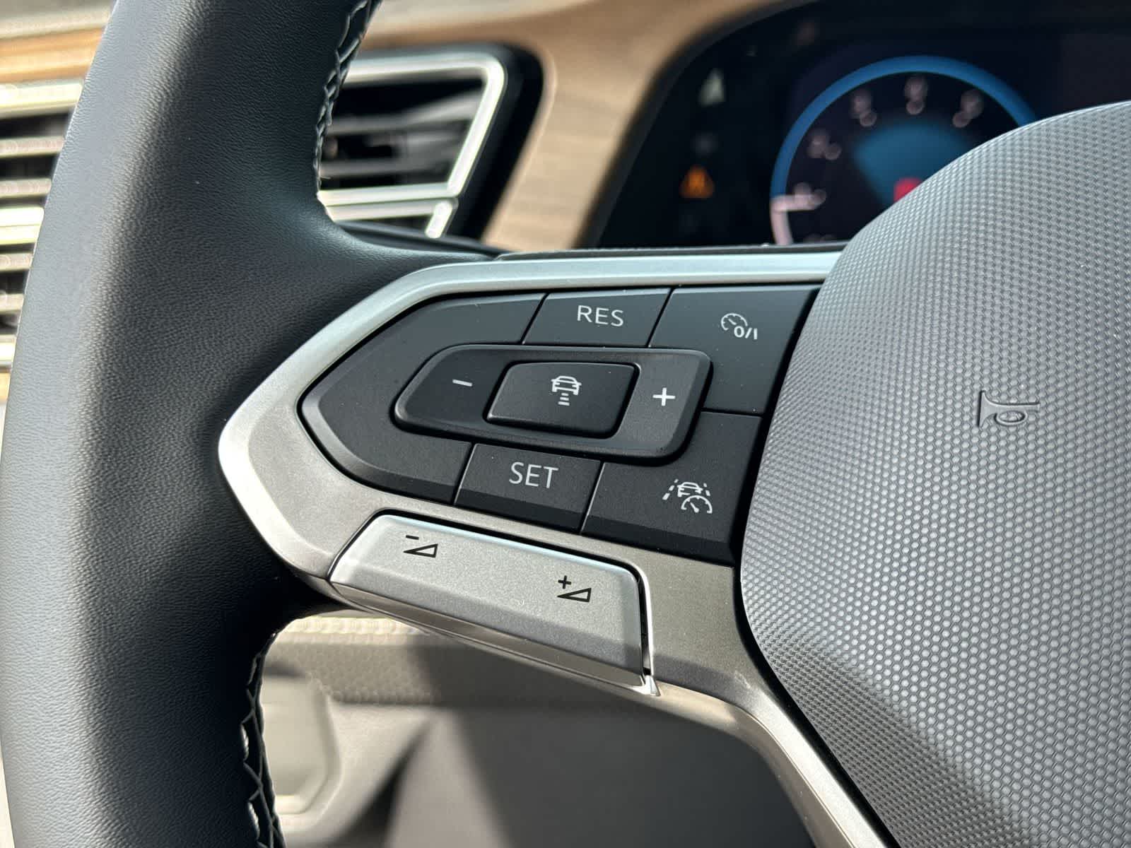 Volkswagen Atlas 2.0T SE con tecnología 2026
