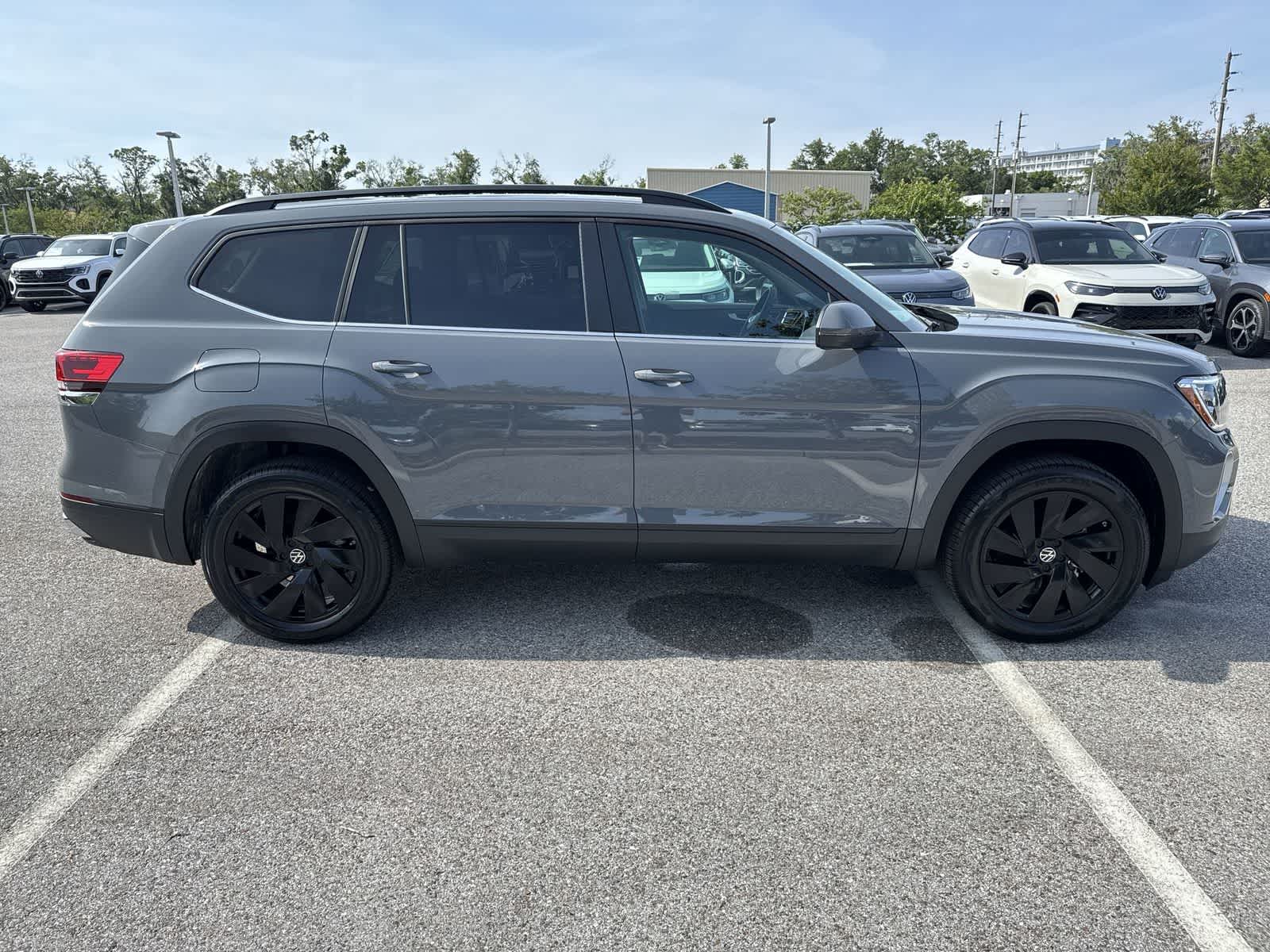 Volkswagen Atlas 2.0T SE con tecnología 2026