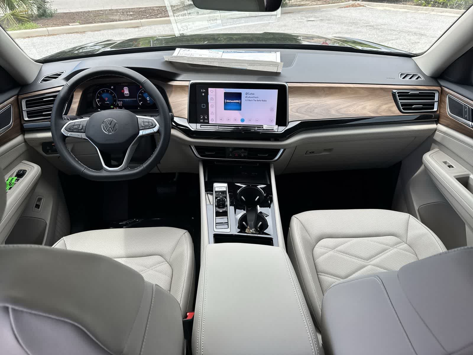Volkswagen Atlas 2.0T SE con tecnología 2026